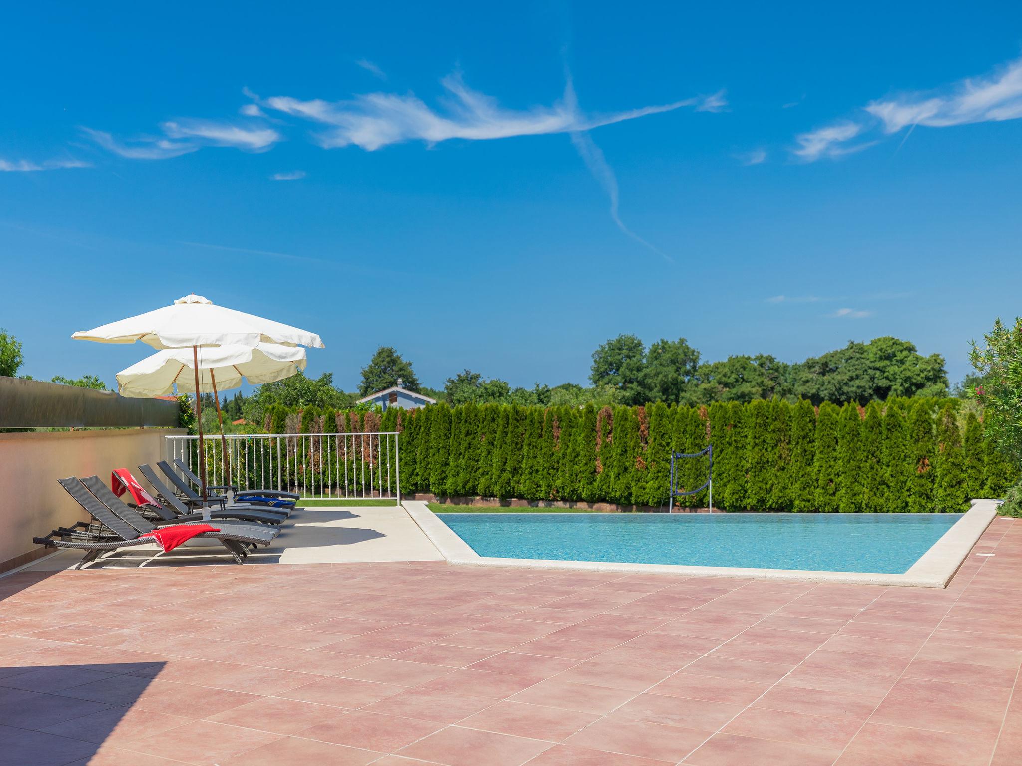 Photo 35 - Maison de 4 chambres à Ližnjan avec piscine privée et vues à la mer