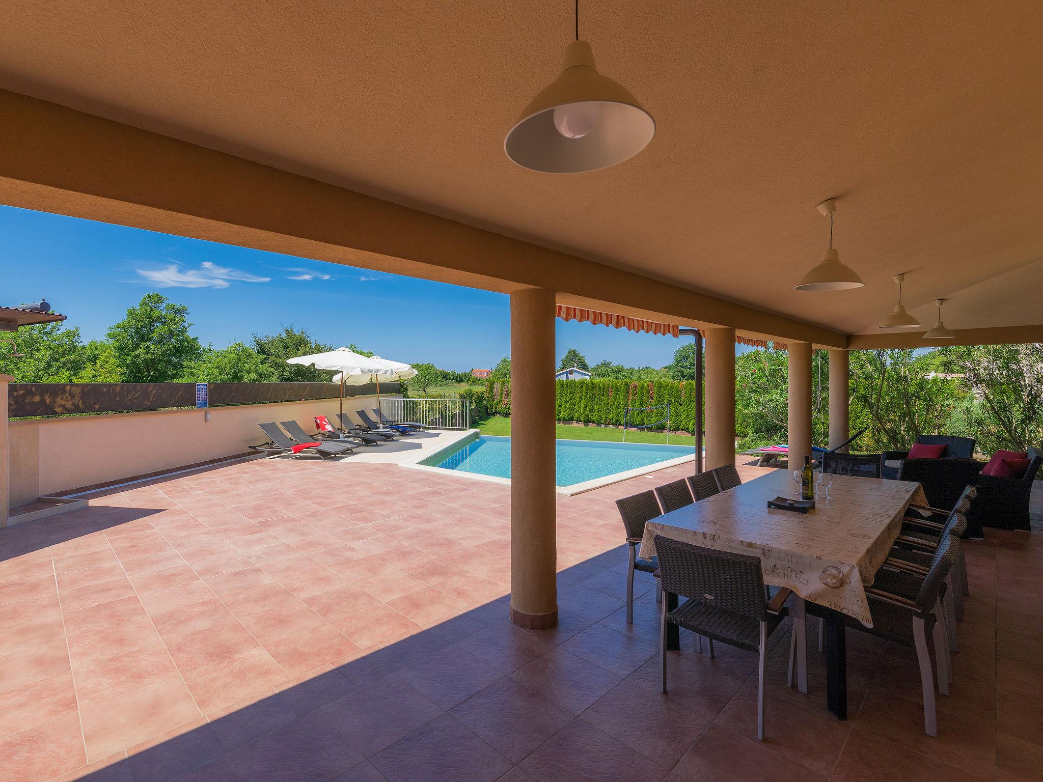 Photo 34 - Maison de 4 chambres à Ližnjan avec piscine privée et jardin