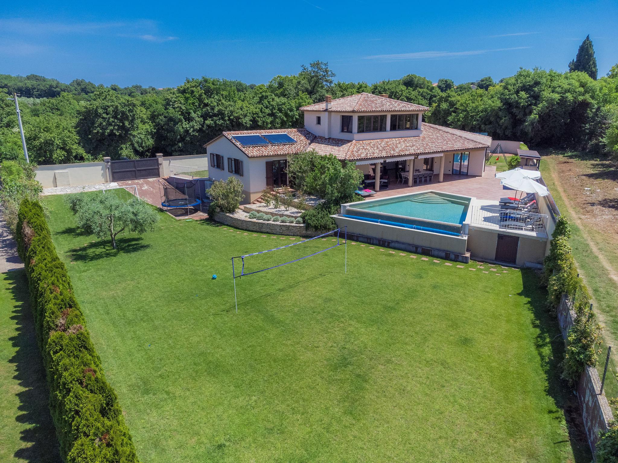 Photo 5 - Maison de 4 chambres à Ližnjan avec piscine privée et jardin