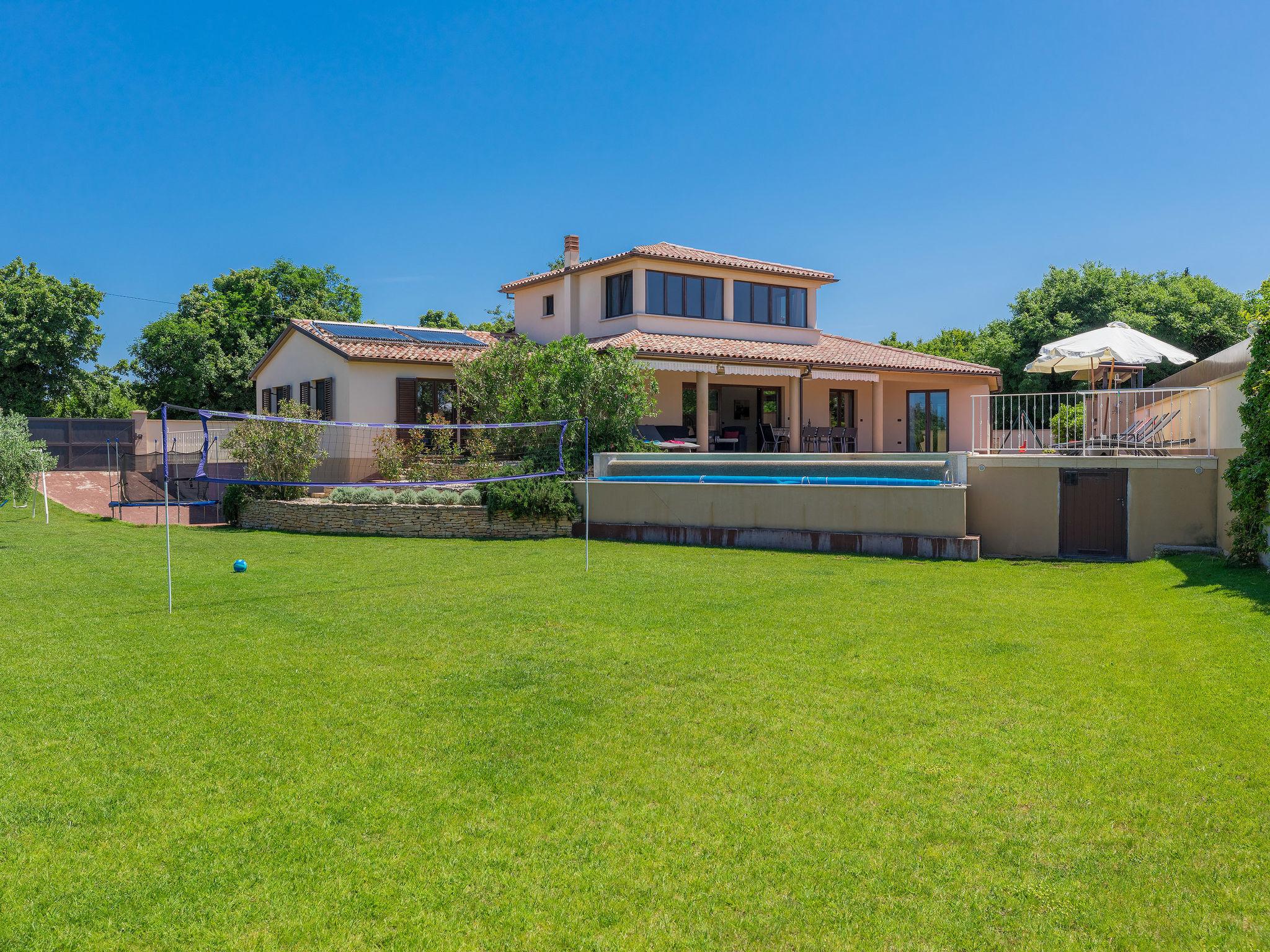 Photo 17 - Maison de 4 chambres à Ližnjan avec piscine privée et jardin