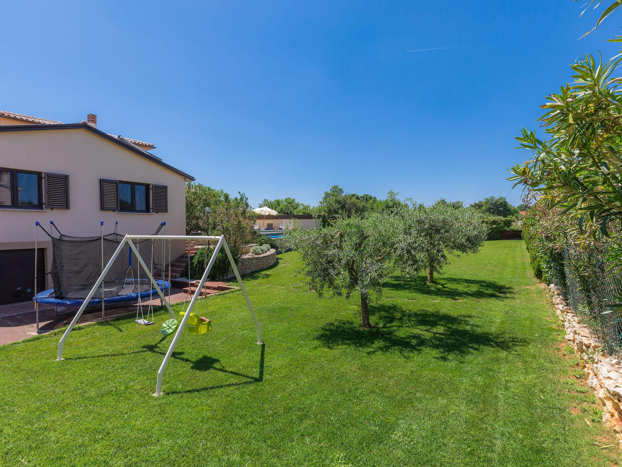 Photo 56 - Maison de 4 chambres à Ližnjan avec piscine privée et jardin