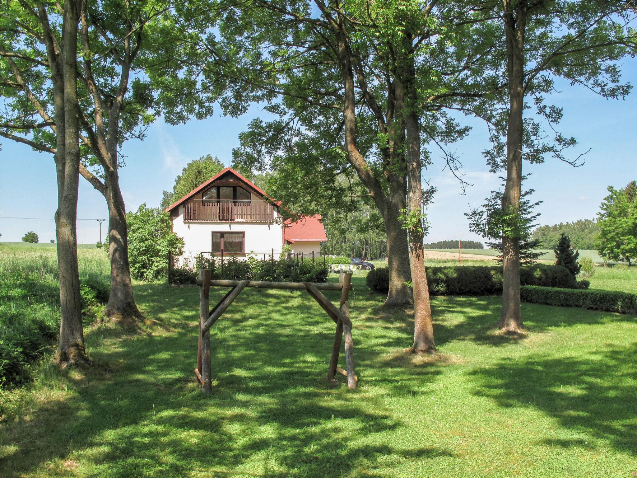 Photo 1 - Maison de 2 chambres à Strmilov avec jardin