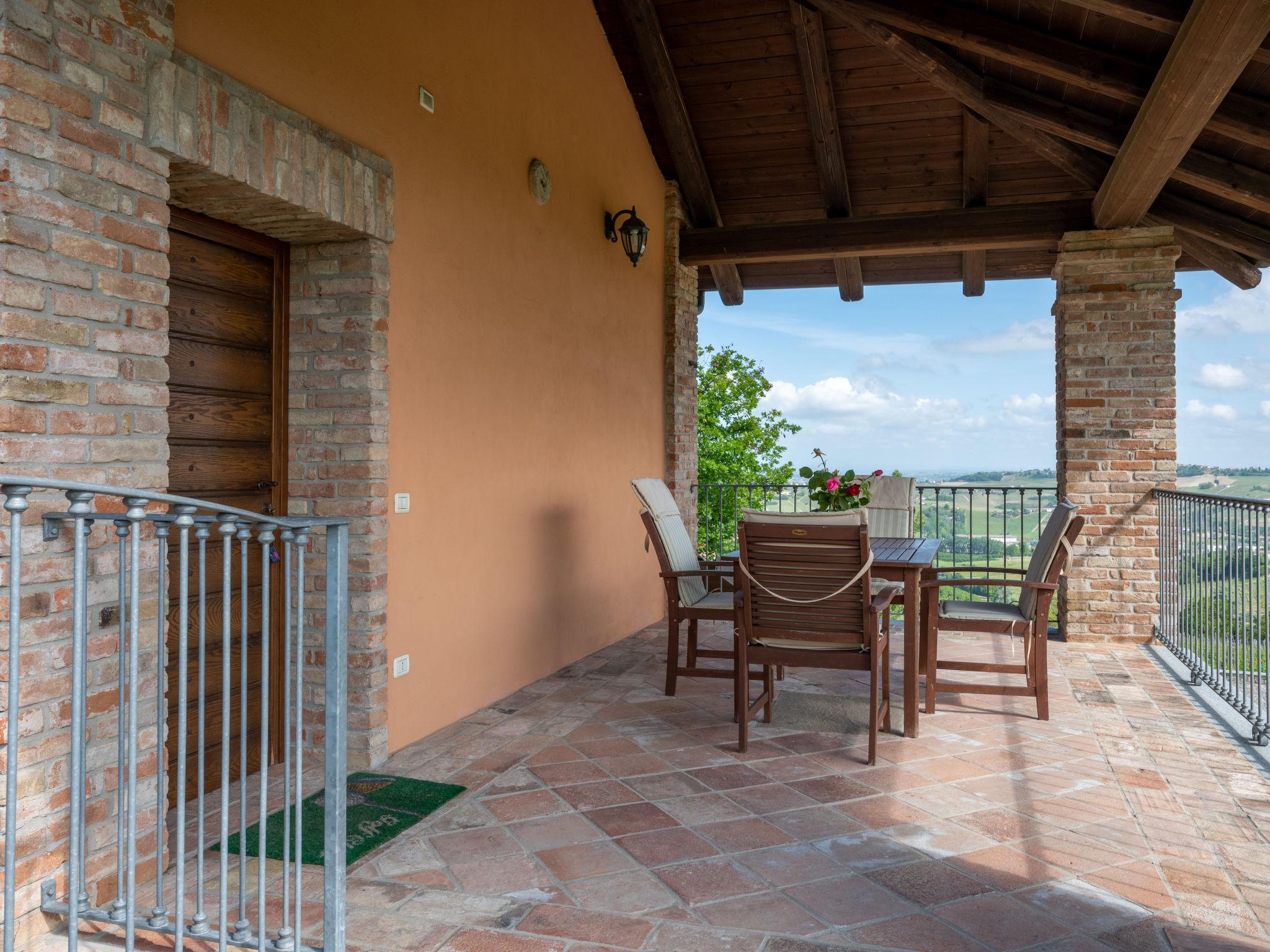 Photo 18 - Maison de 1 chambre à Castagnole delle Lanze avec piscine et jardin