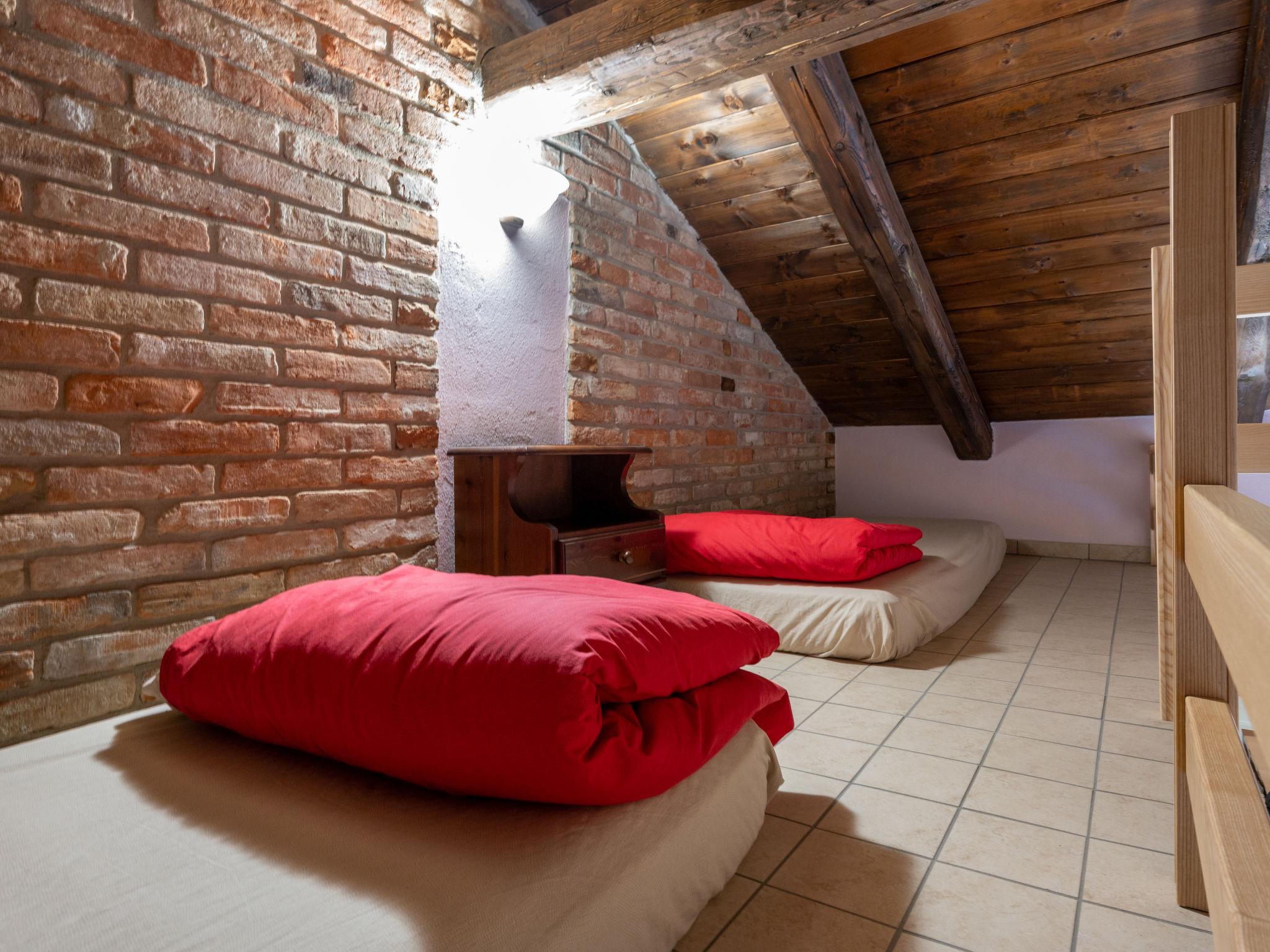 Photo 10 - Maison de 1 chambre à Castagnole delle Lanze avec piscine et jardin