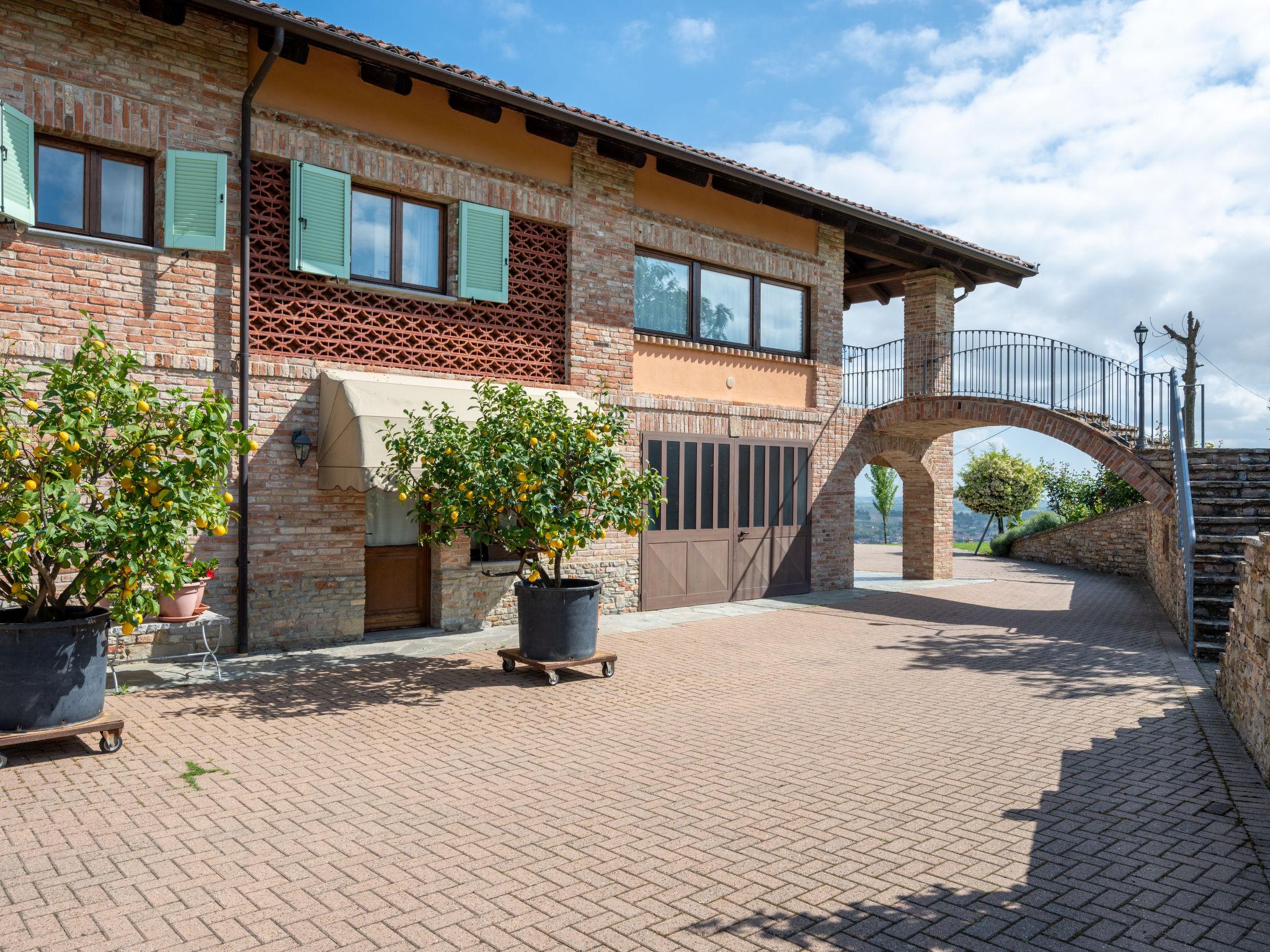 Photo 24 - Maison de 1 chambre à Castagnole delle Lanze avec piscine et jardin