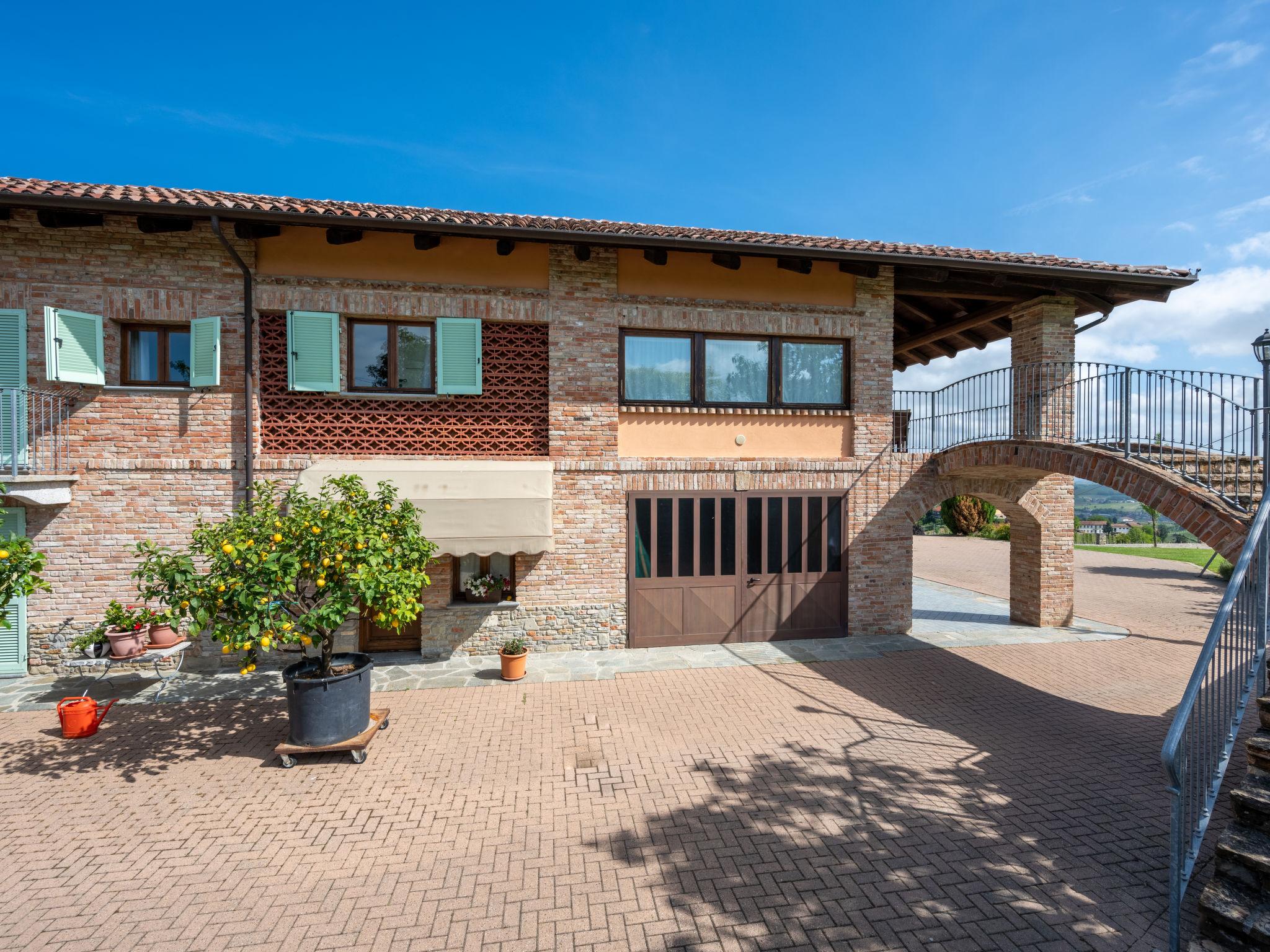Photo 1 - Maison de 1 chambre à Castagnole delle Lanze avec piscine et jardin