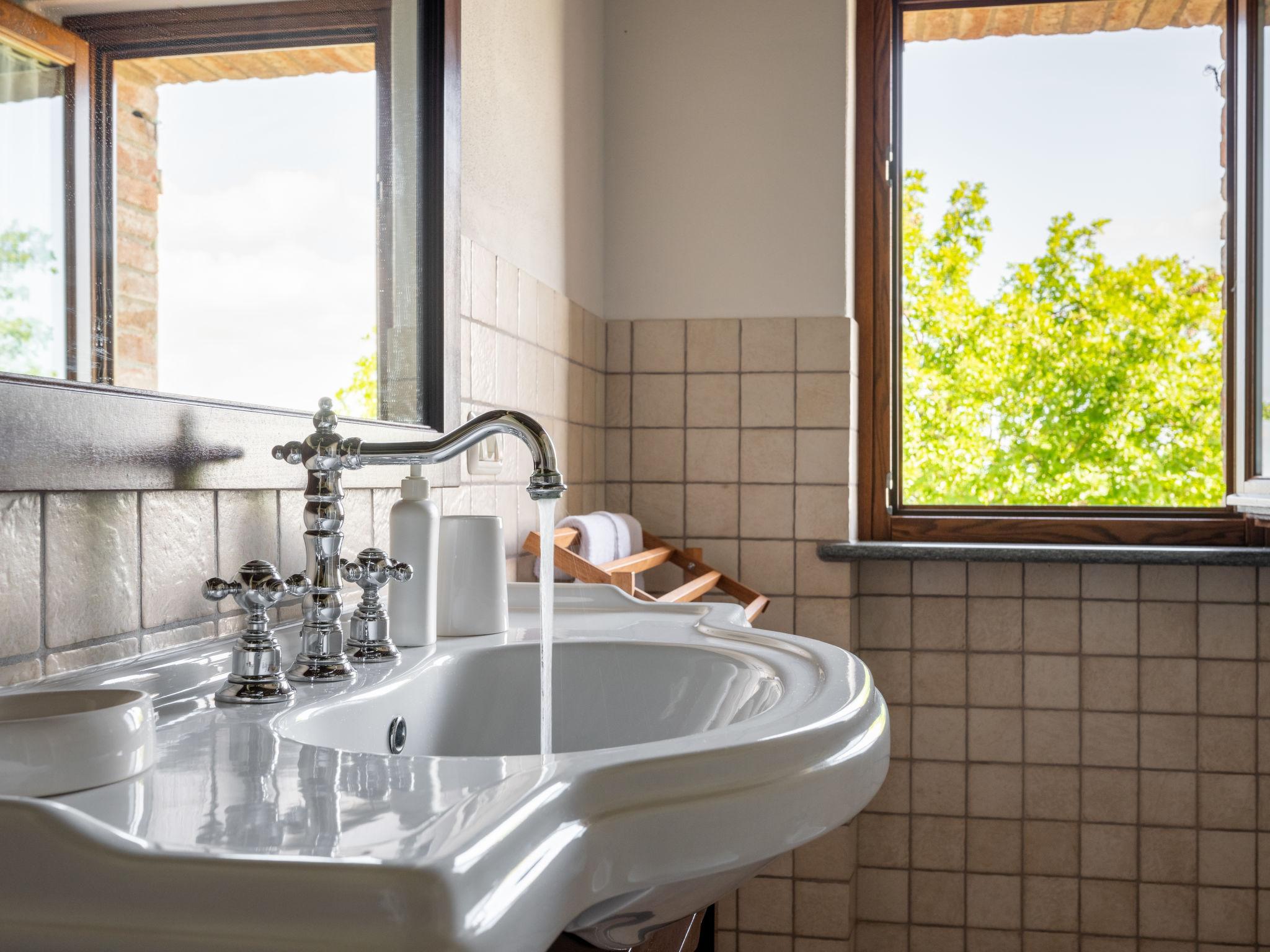 Photo 12 - Maison de 1 chambre à Castagnole delle Lanze avec piscine et jardin