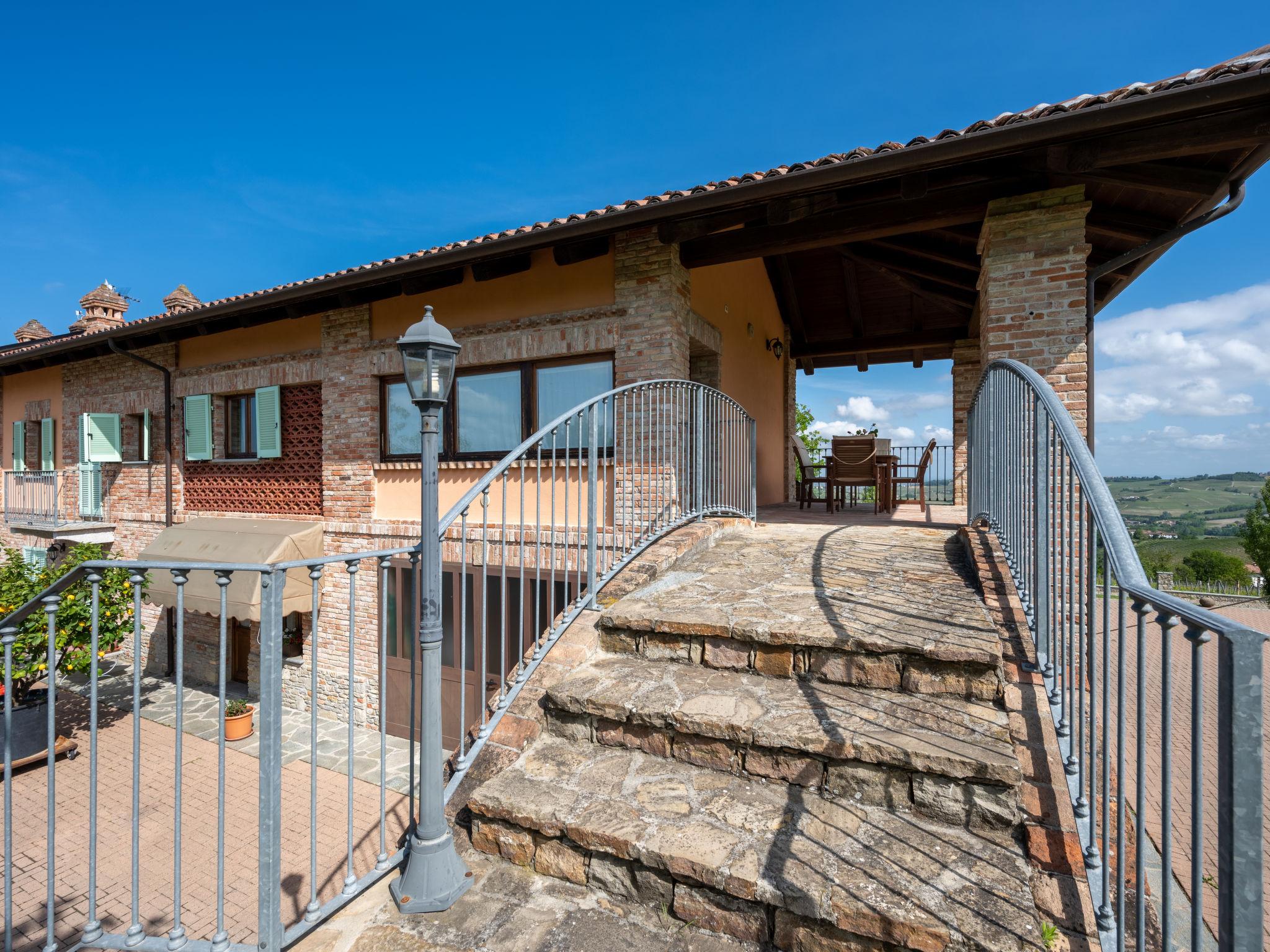 Photo 22 - Maison de 1 chambre à Castagnole delle Lanze avec piscine et jardin