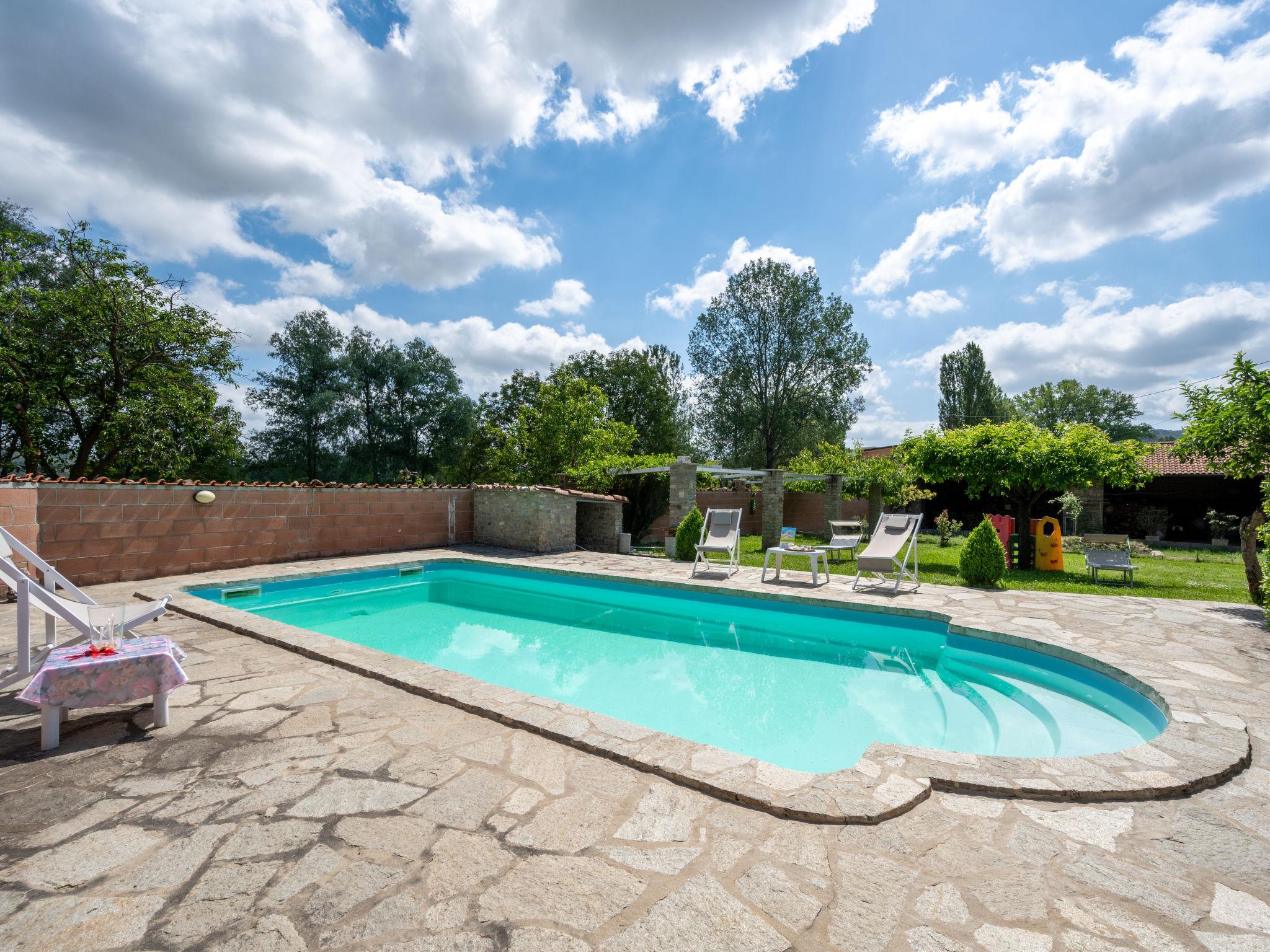 Photo 16 - Maison de 1 chambre à Castagnole delle Lanze avec piscine et jardin