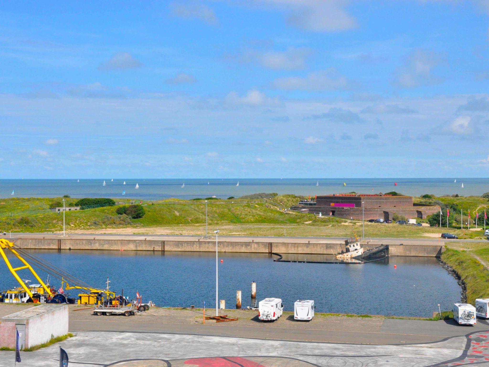 Photo 18 - 2 bedroom Apartment in Ostend with garden and sea view