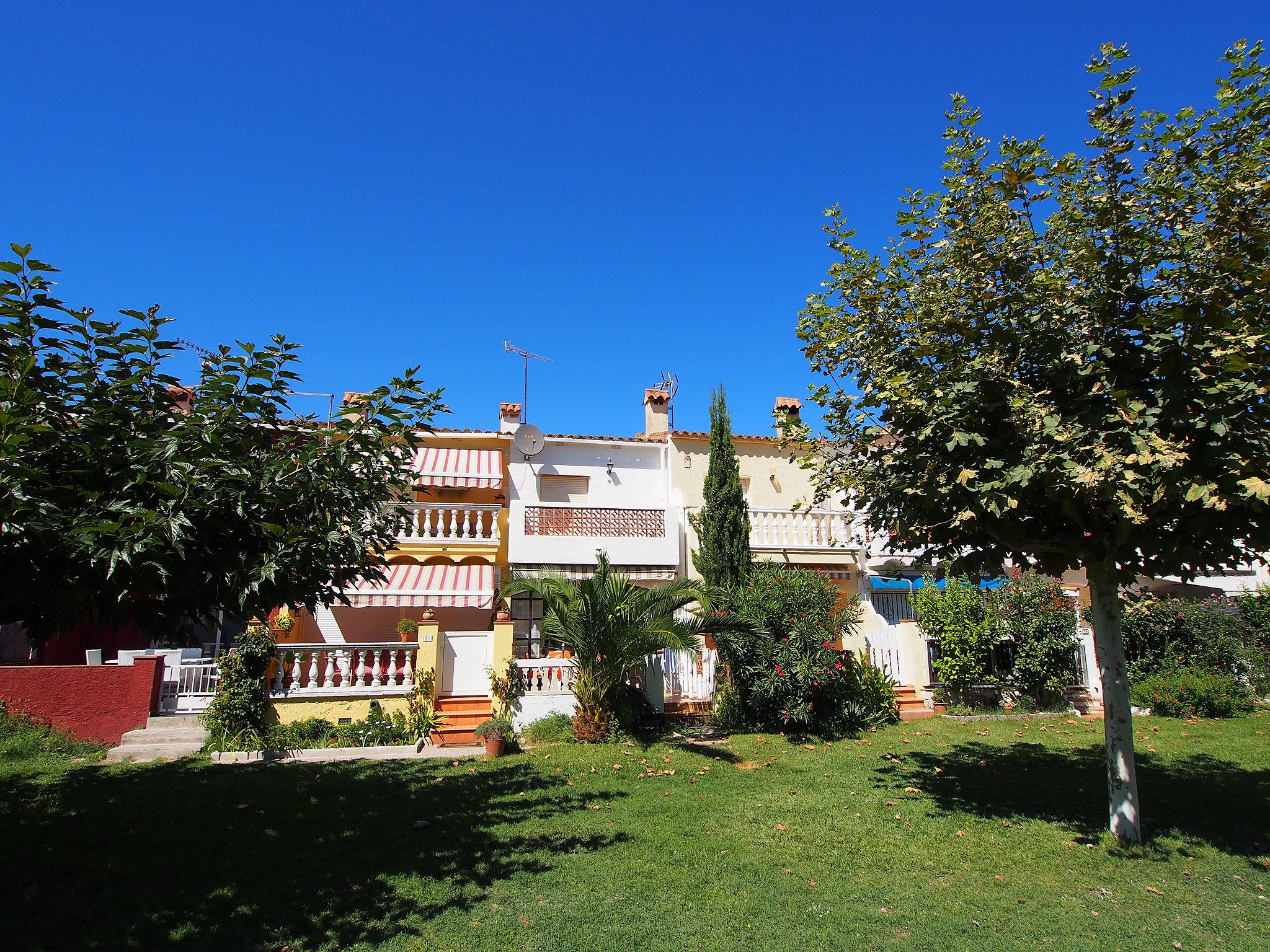 Foto 19 - Casa de 2 habitaciones en Castelló d'Empúries con piscina y jardín