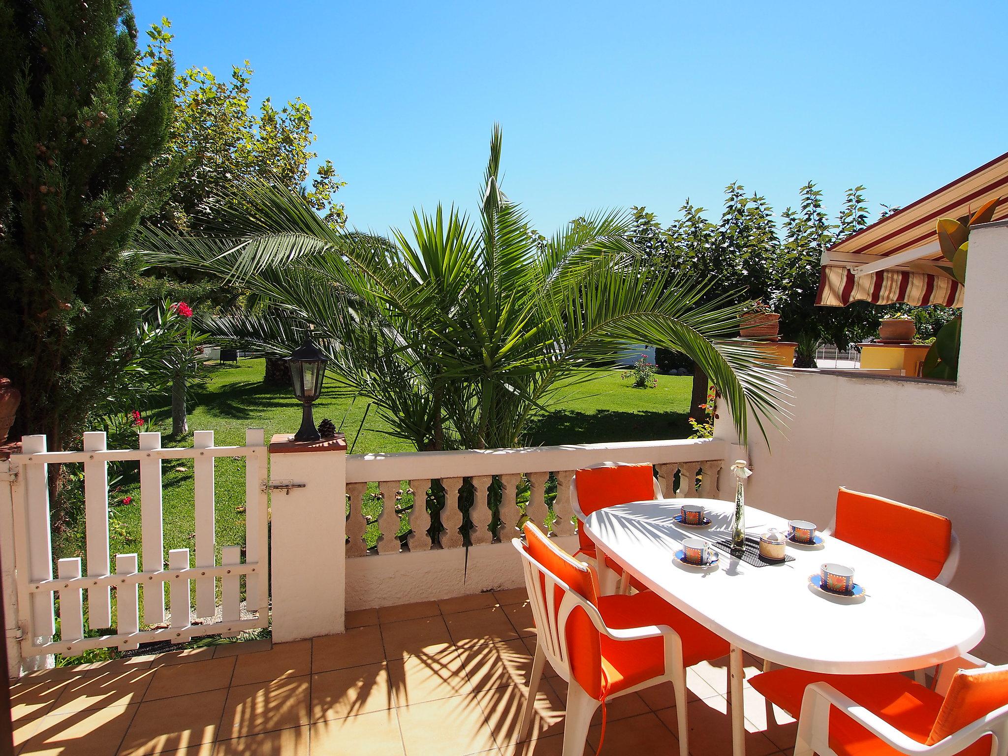 Photo 1 - Maison de 2 chambres à Castelló d'Empúries avec piscine et vues à la mer