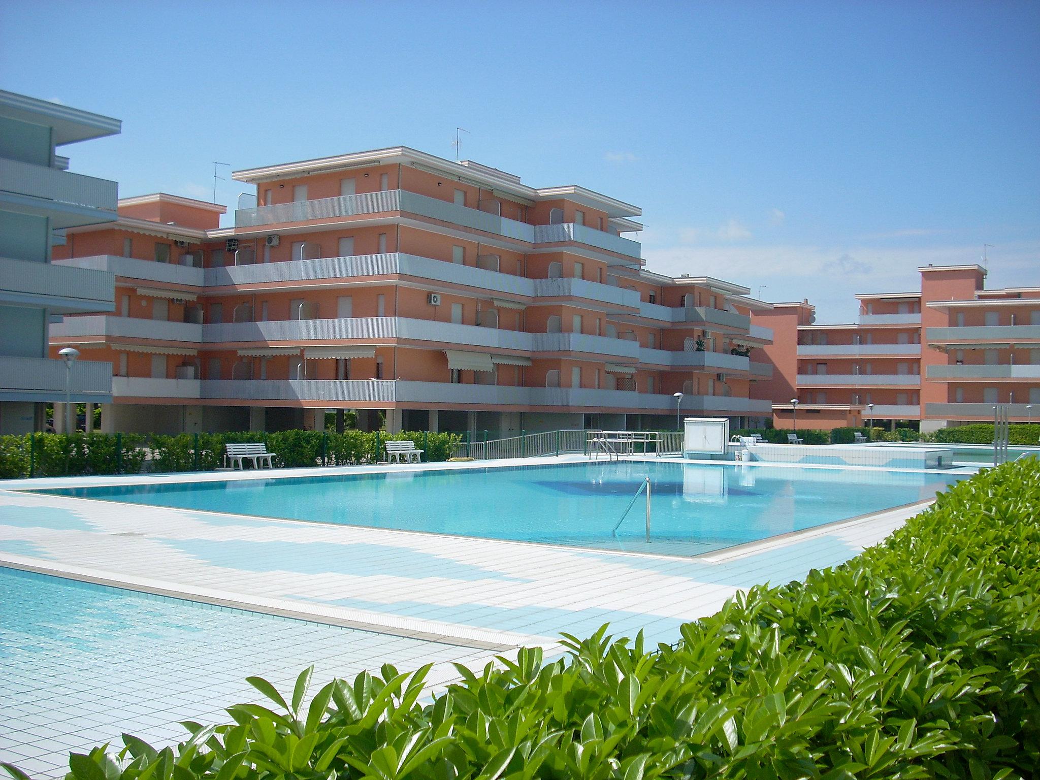 Foto 2 - Appartamento con 2 camere da letto a San Michele al Tagliamento con piscina e vista mare