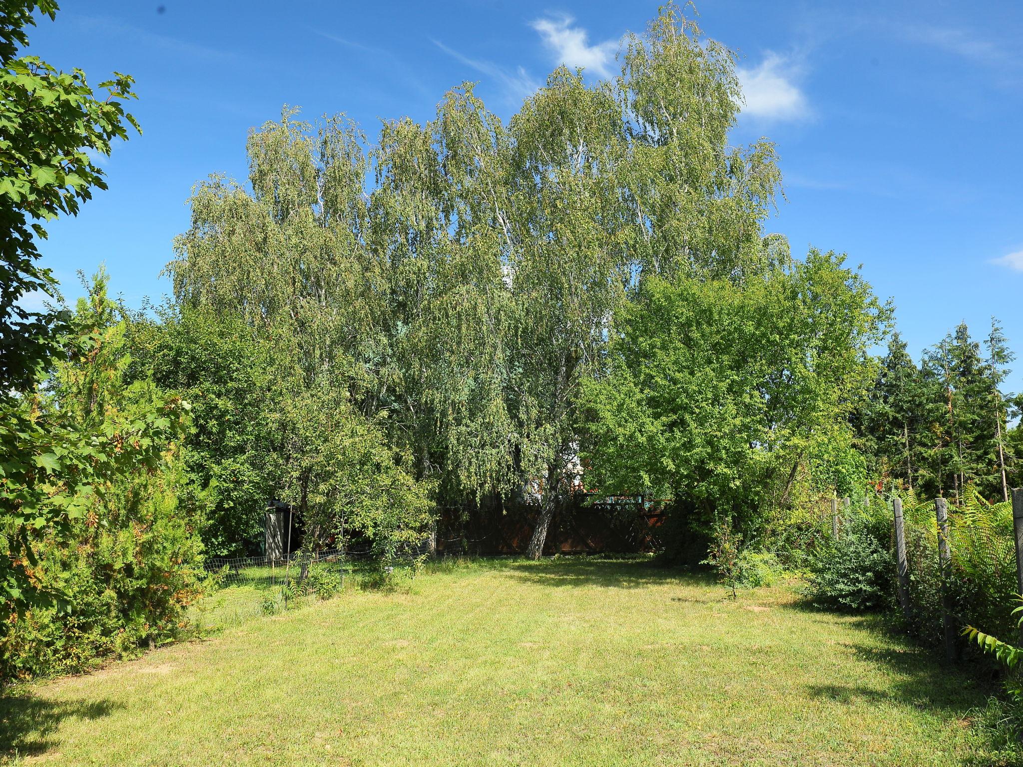 Foto 3 - Casa de 2 quartos em Balatonszárszó com jardim e vistas do mar