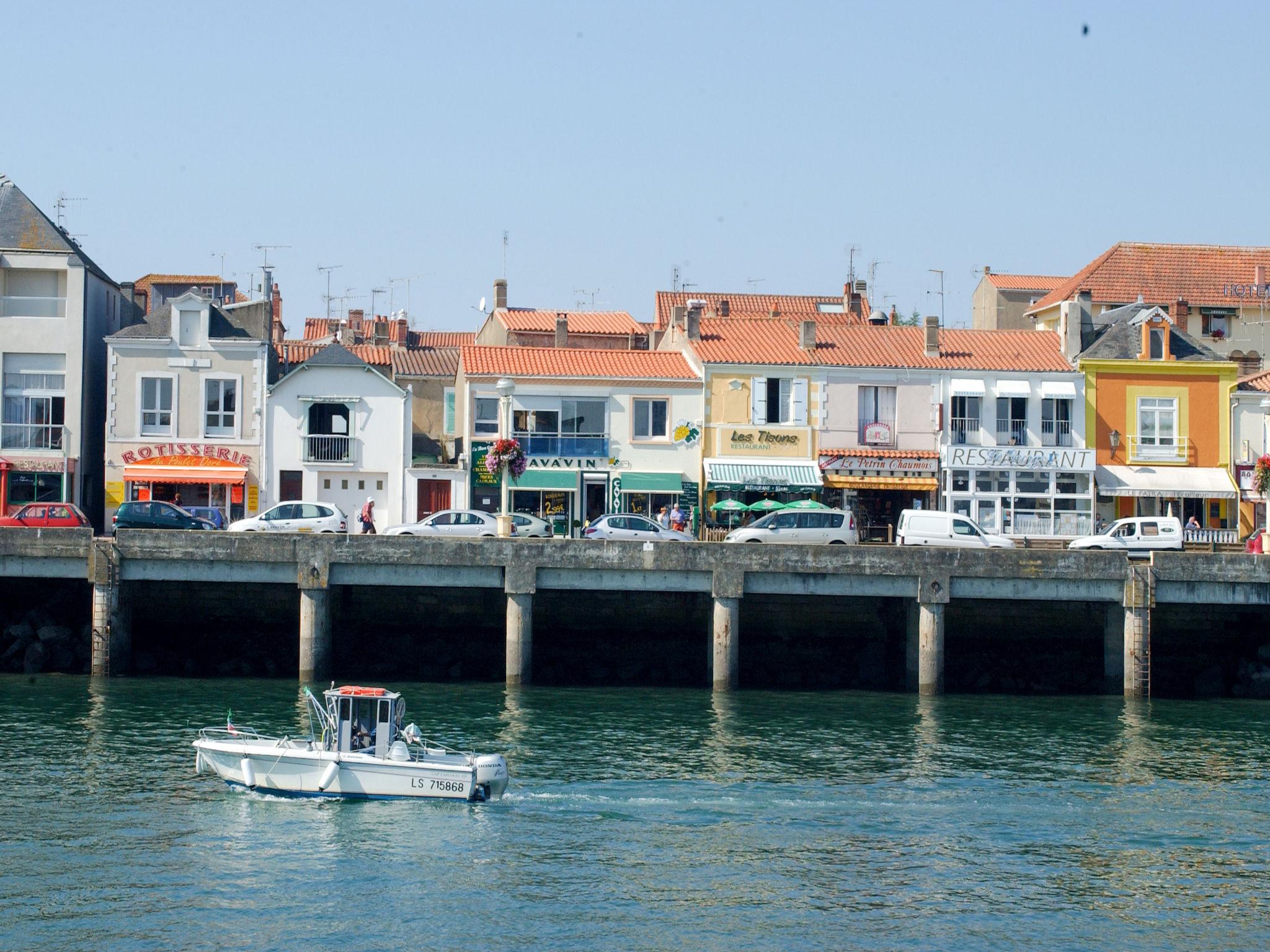 Foto 16 - Appartamento con 1 camera da letto a Les Sables-d'Olonne con piscina e vista mare