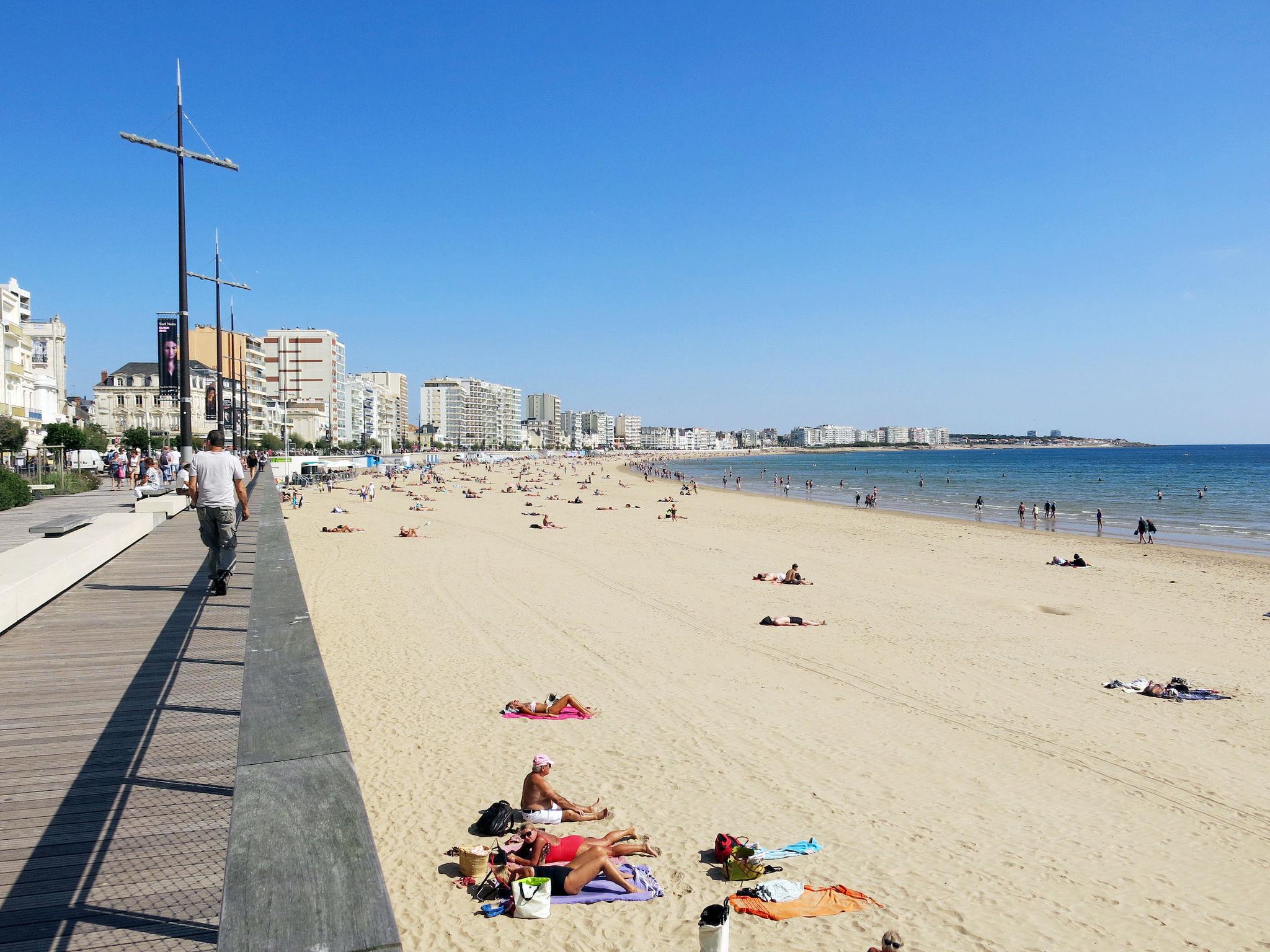 Foto 13 - Apartamento de 2 habitaciones en Les Sables-d'Olonne con piscina y vistas al mar