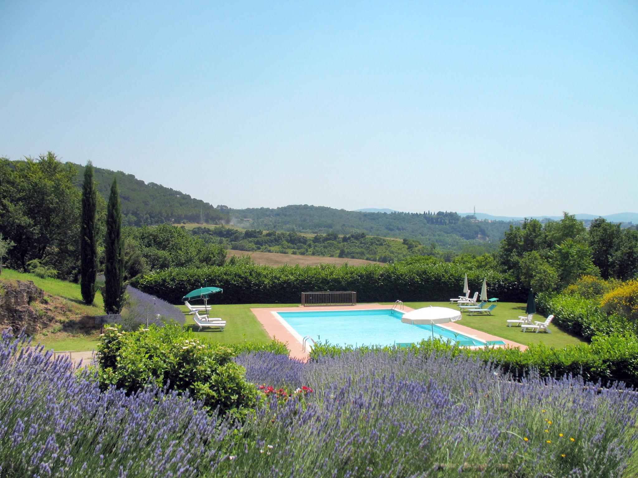 Foto 1 - Casa con 2 camere da letto a Poggibonsi con piscina e giardino