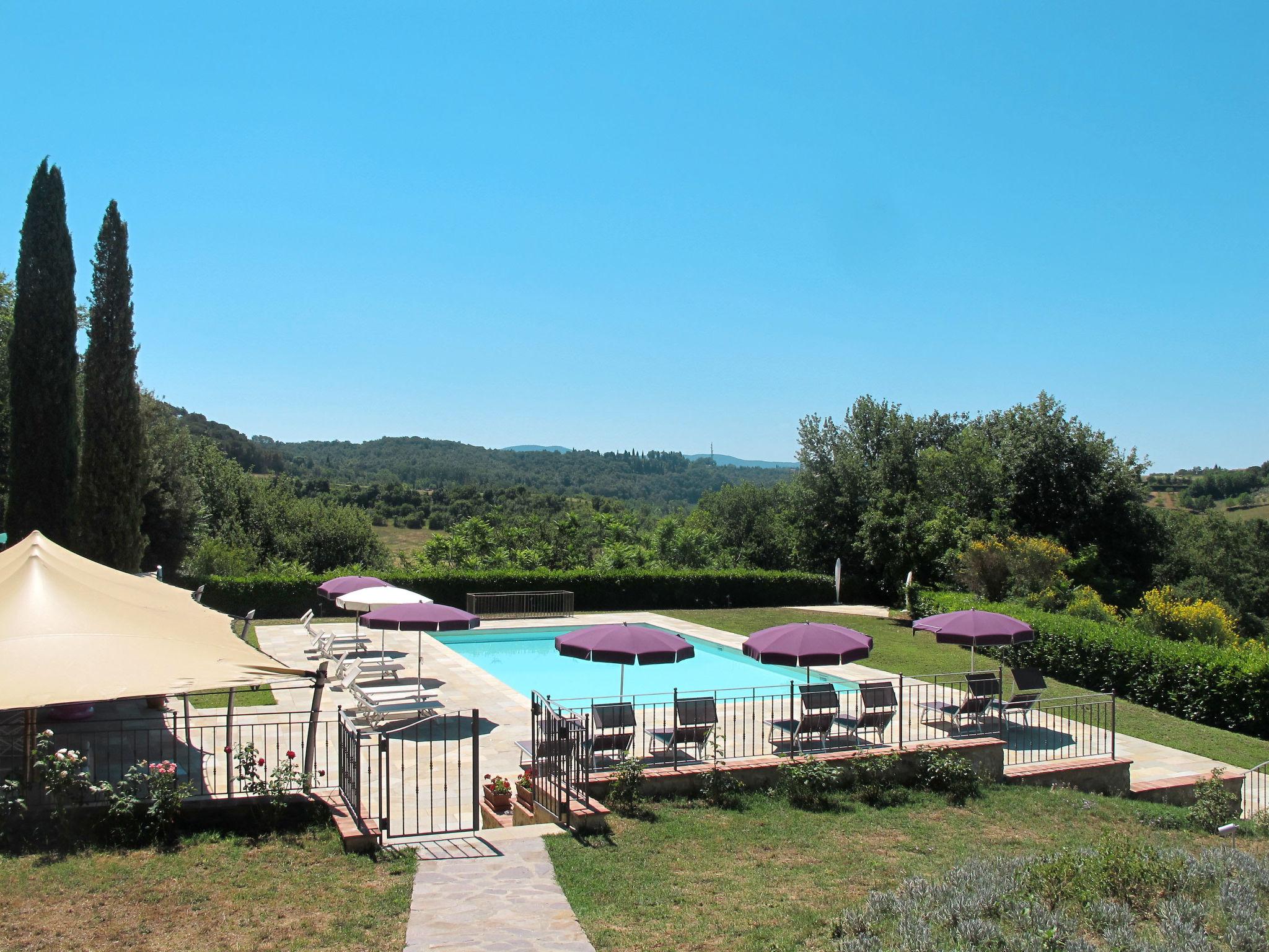 Photo 1 - Maison de 1 chambre à Poggibonsi avec piscine et jardin