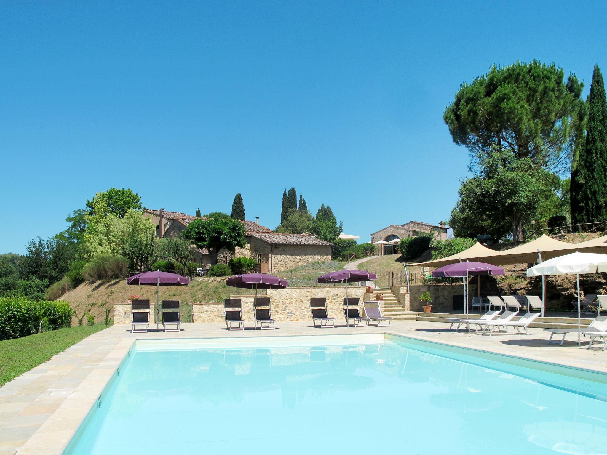 Foto 1 - Apartamento de 1 habitación en Poggibonsi con piscina y jardín