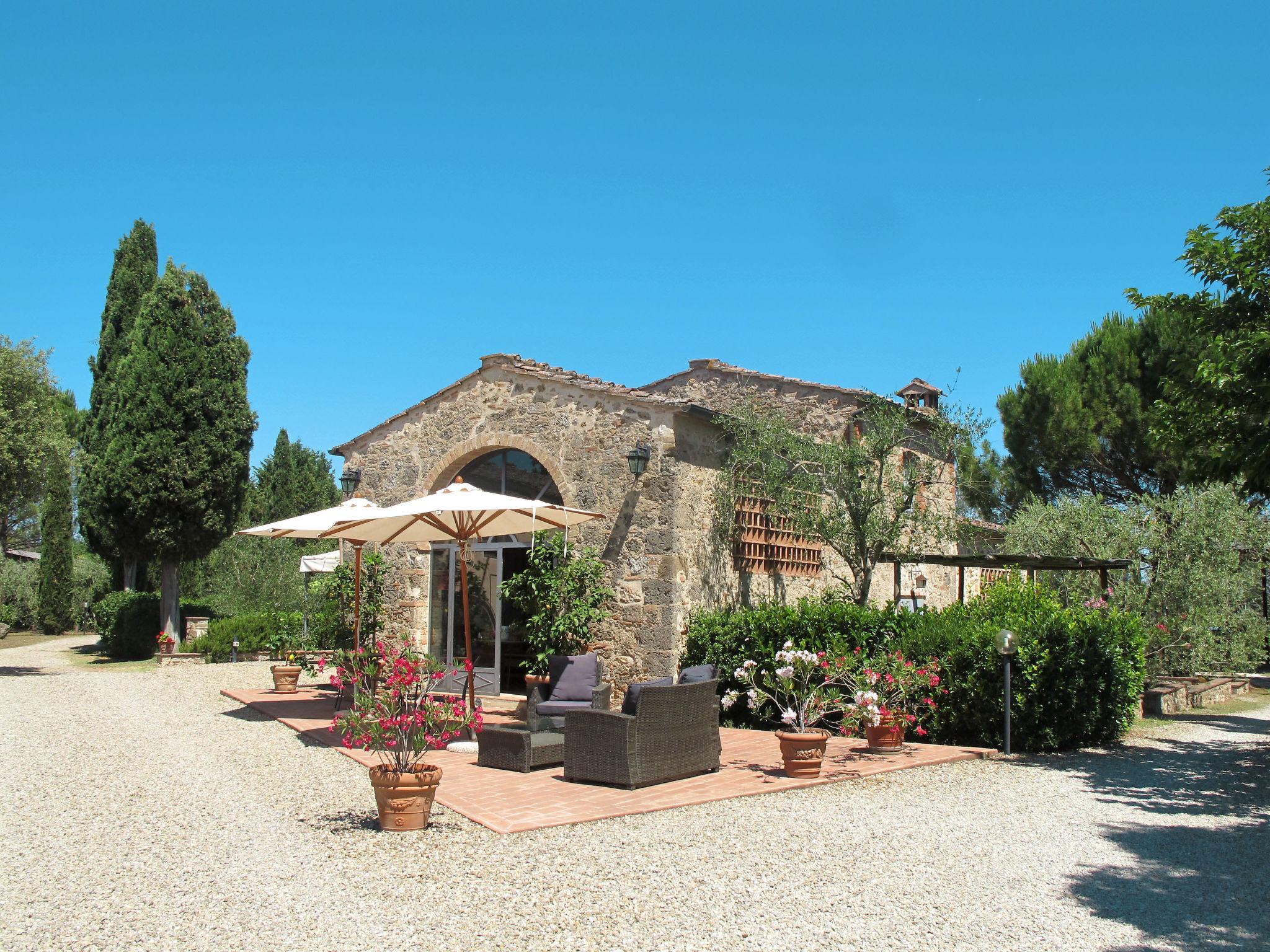 Photo 2 - Maison de 1 chambre à Poggibonsi avec piscine et jardin