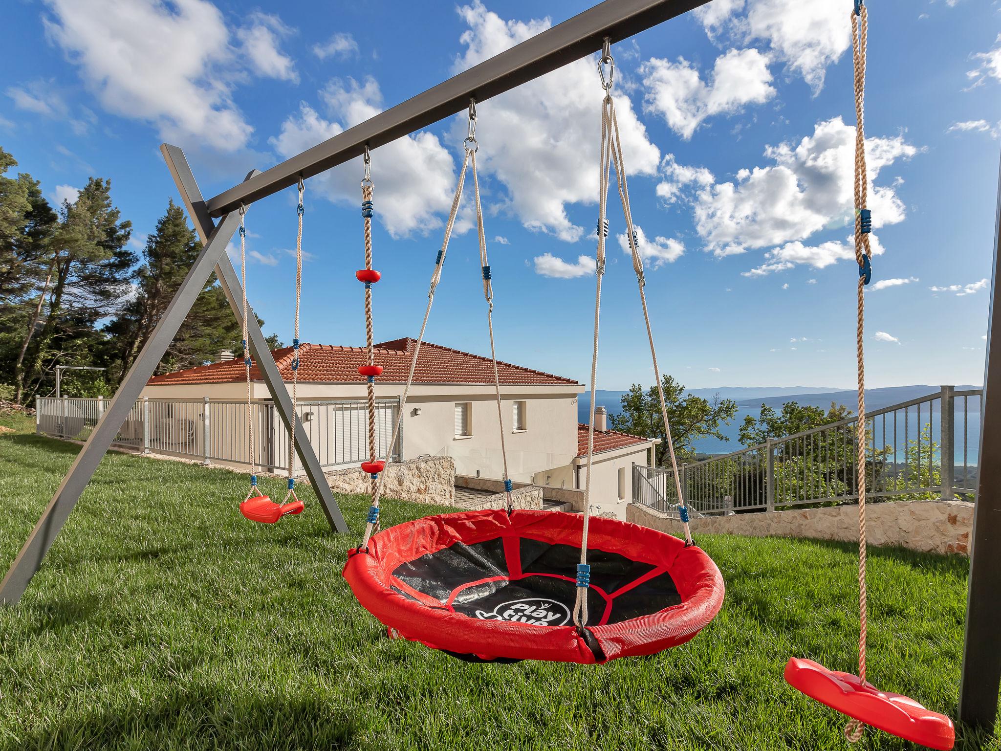 Foto 41 - Casa con 5 camere da letto a Baška Voda con piscina privata e terrazza