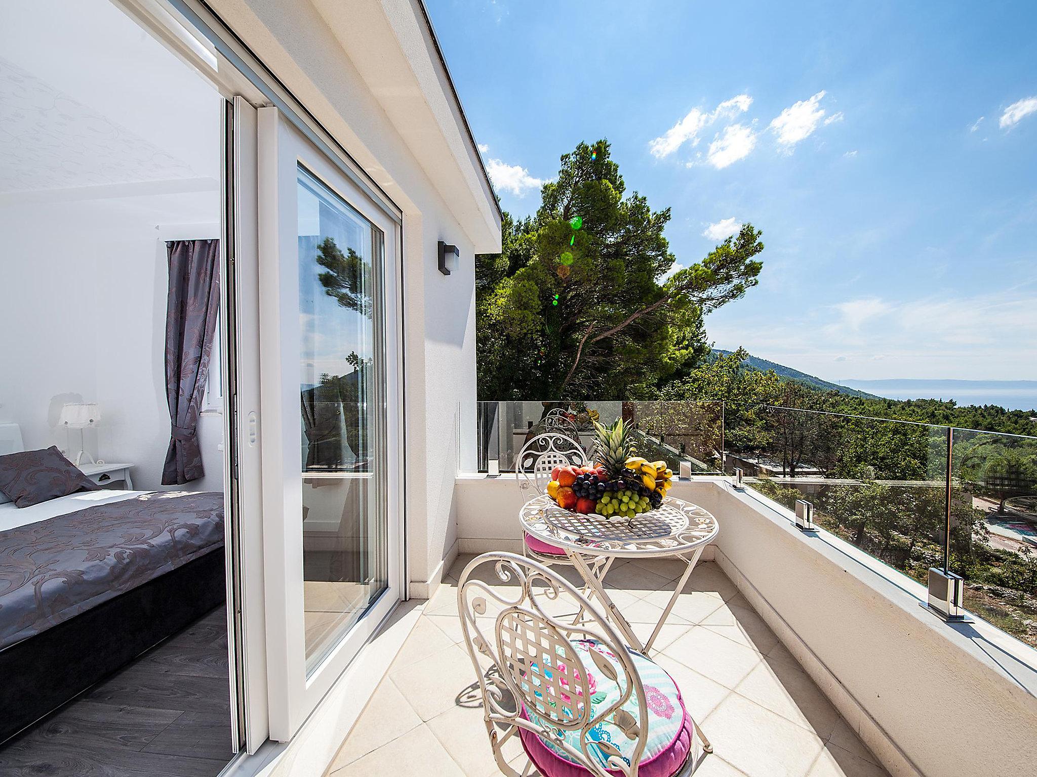 Foto 23 - Casa de 5 habitaciones en Baška Voda con piscina privada y vistas al mar