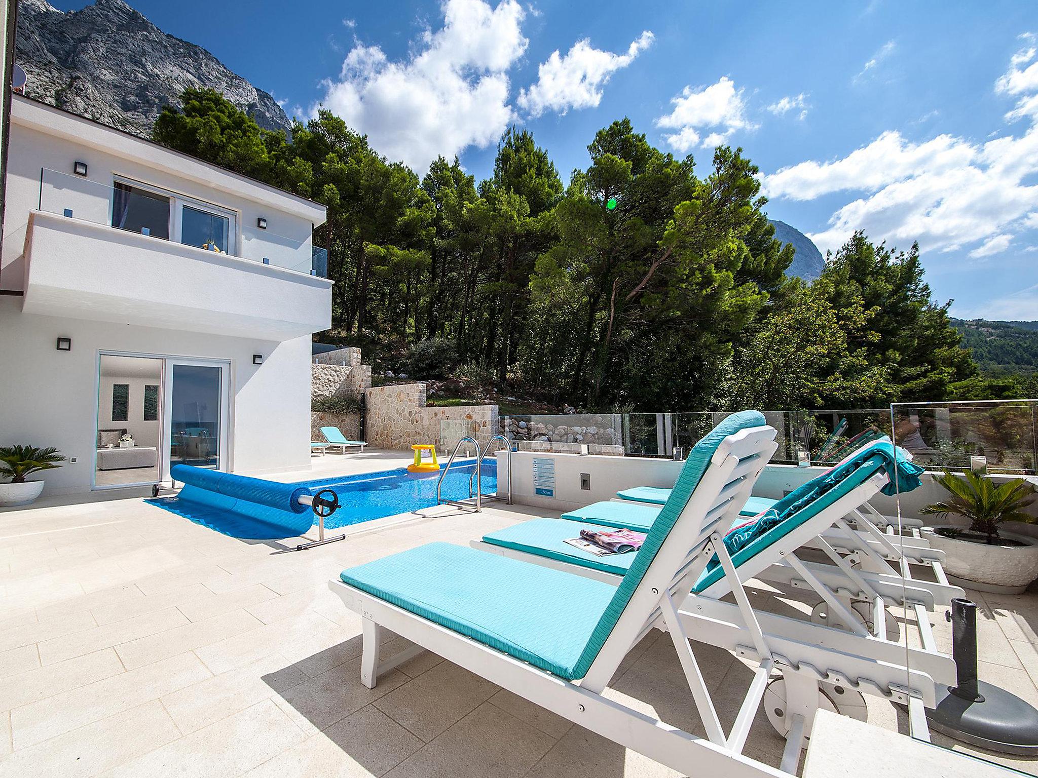 Foto 28 - Casa con 5 camere da letto a Baška Voda con piscina privata e vista mare