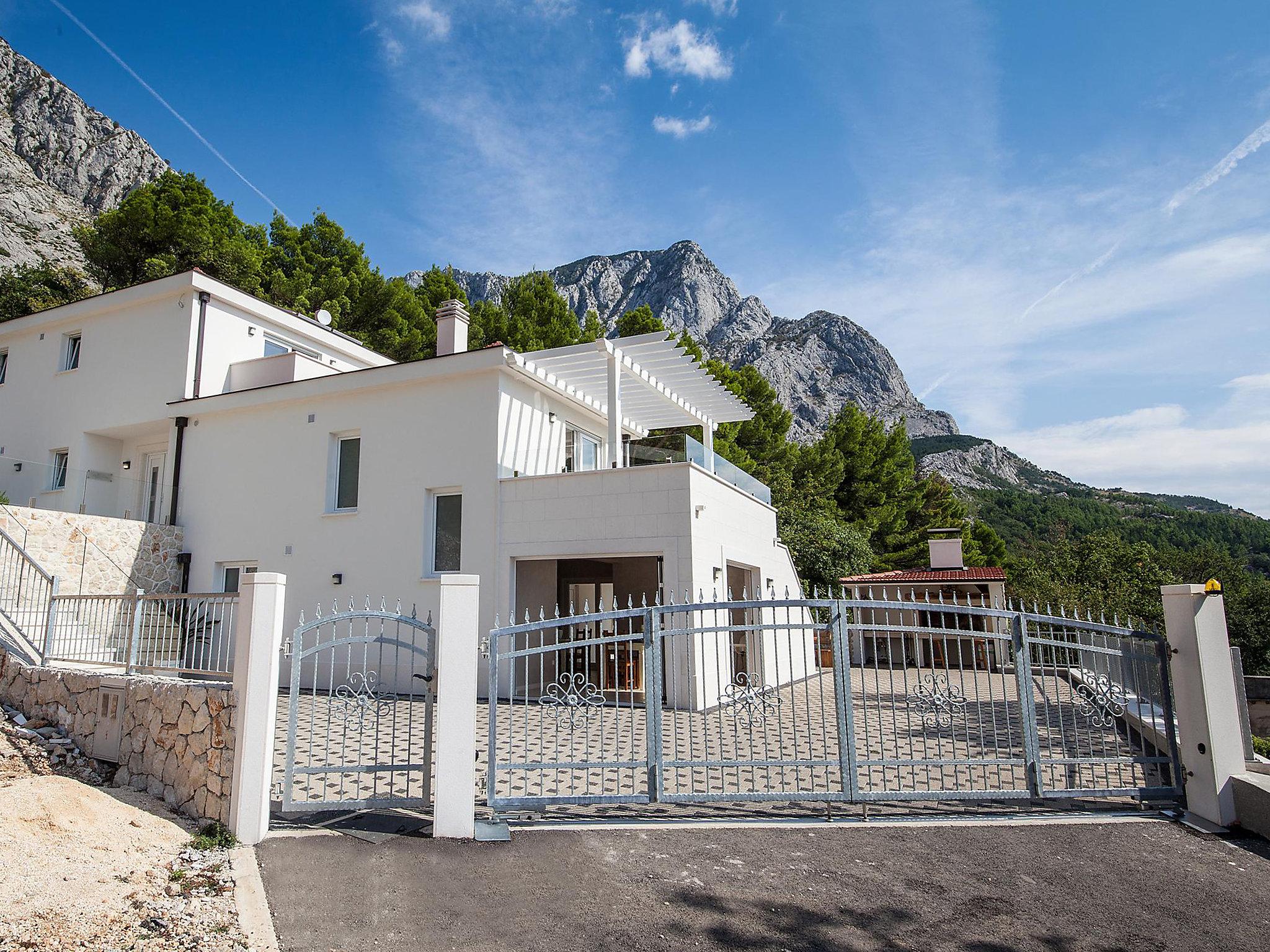 Foto 38 - Casa con 5 camere da letto a Baška Voda con piscina privata e terrazza