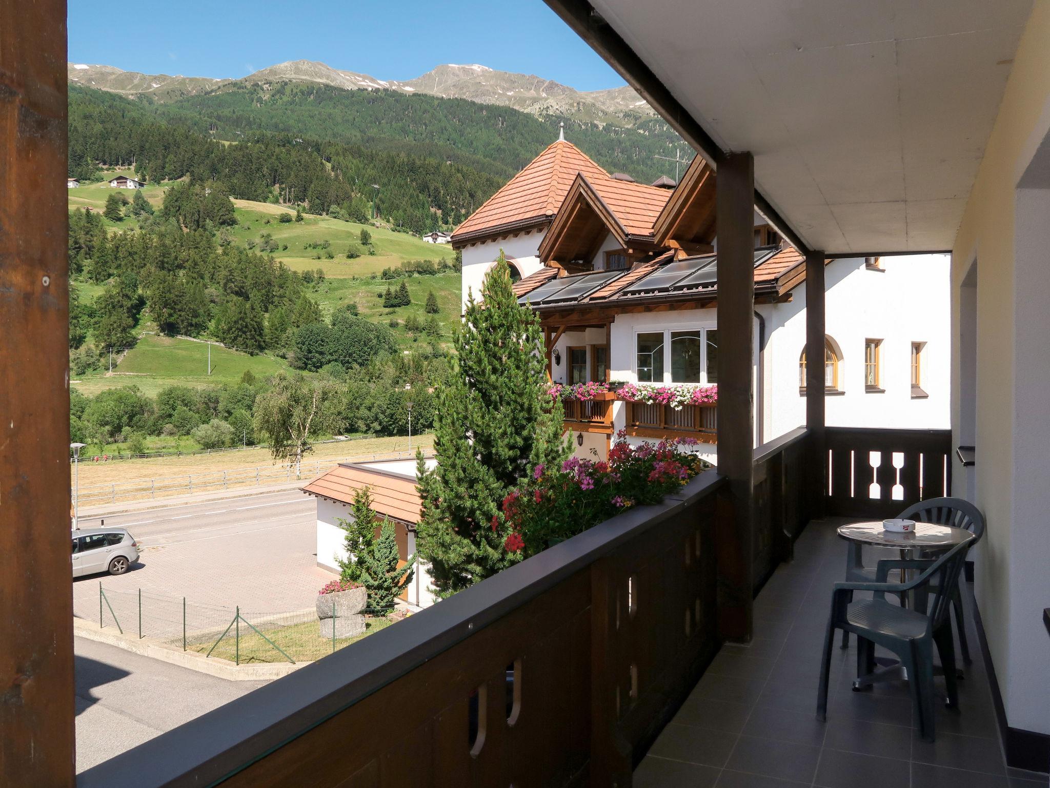 Foto 2 - Appartamento con 3 camere da letto a Graun im Vinschgau con giardino e vista sulle montagne