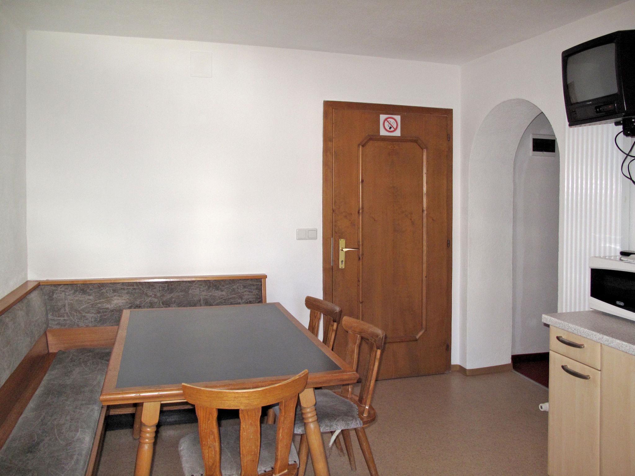 Photo 4 - 3 bedroom Apartment in Graun im Vinschgau with garden and mountain view