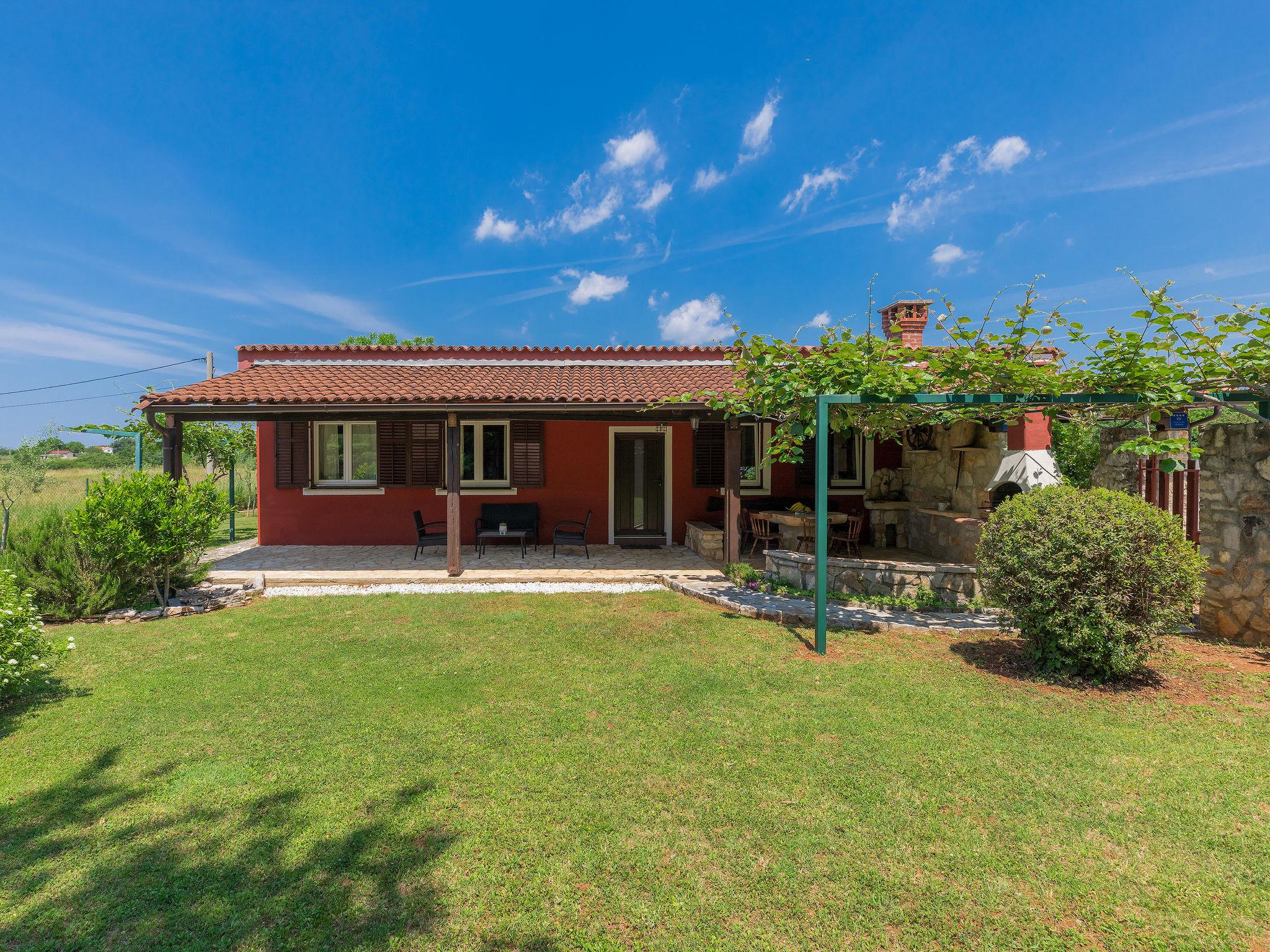 Foto 44 - Casa con 5 camere da letto a Buje con piscina privata e giardino