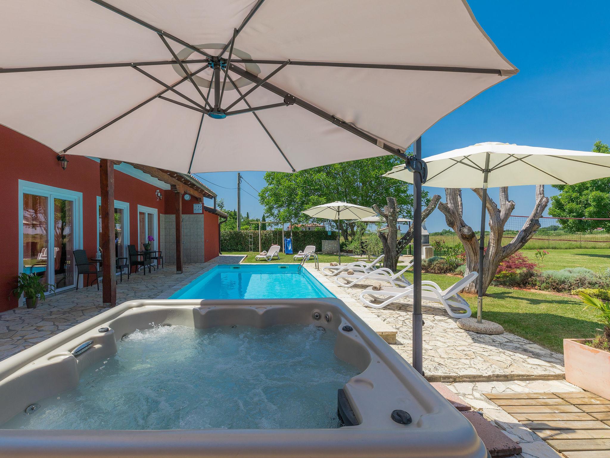 Photo 21 - Maison de 5 chambres à Buje avec piscine privée et jardin