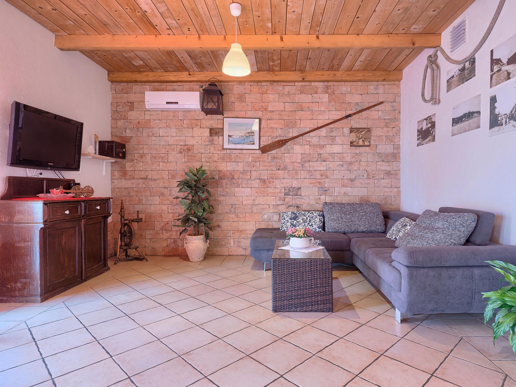 Photo 10 - 5 bedroom House in Buje with private pool and garden