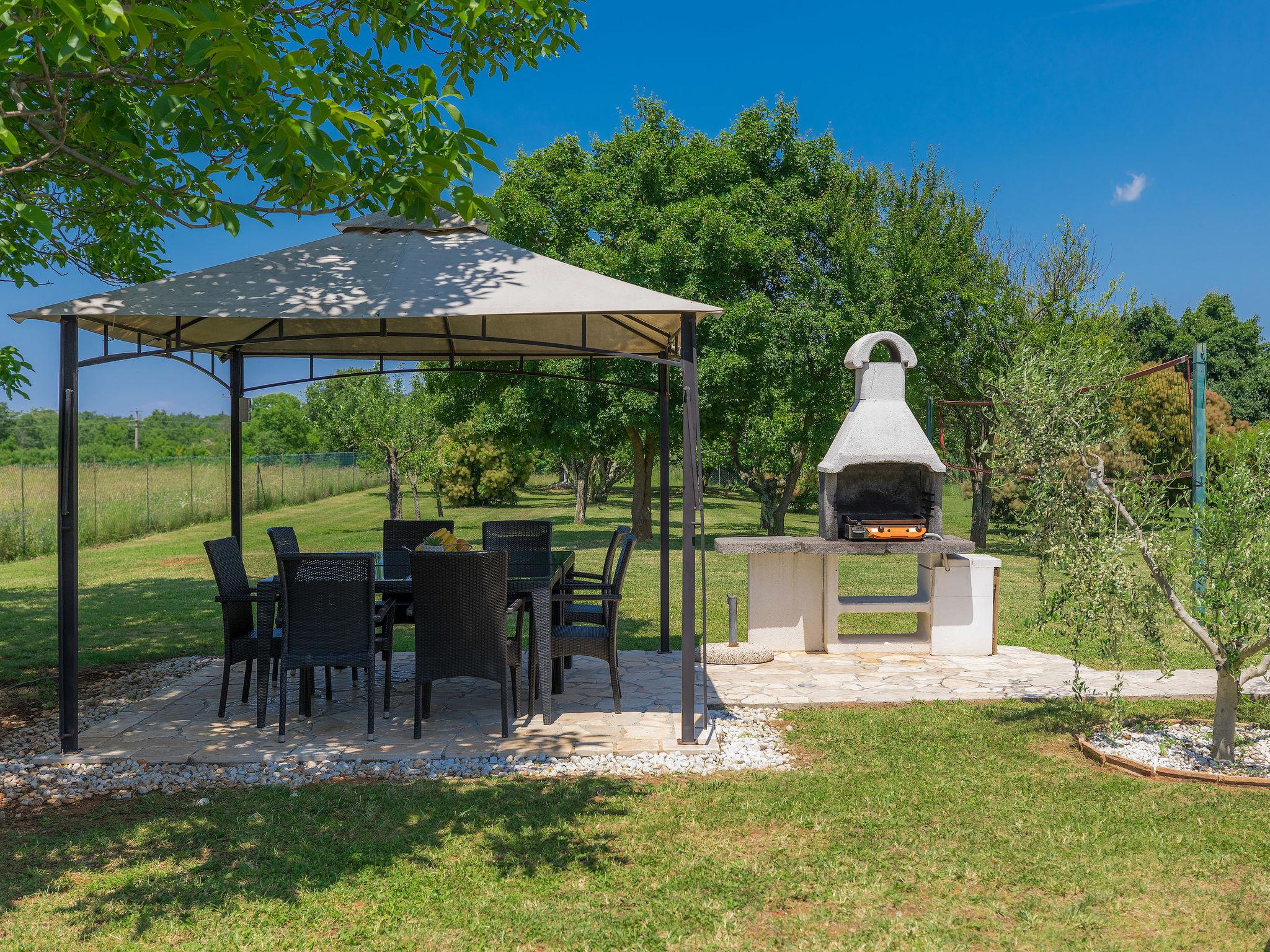 Foto 5 - Casa con 5 camere da letto a Buje con piscina privata e vista mare