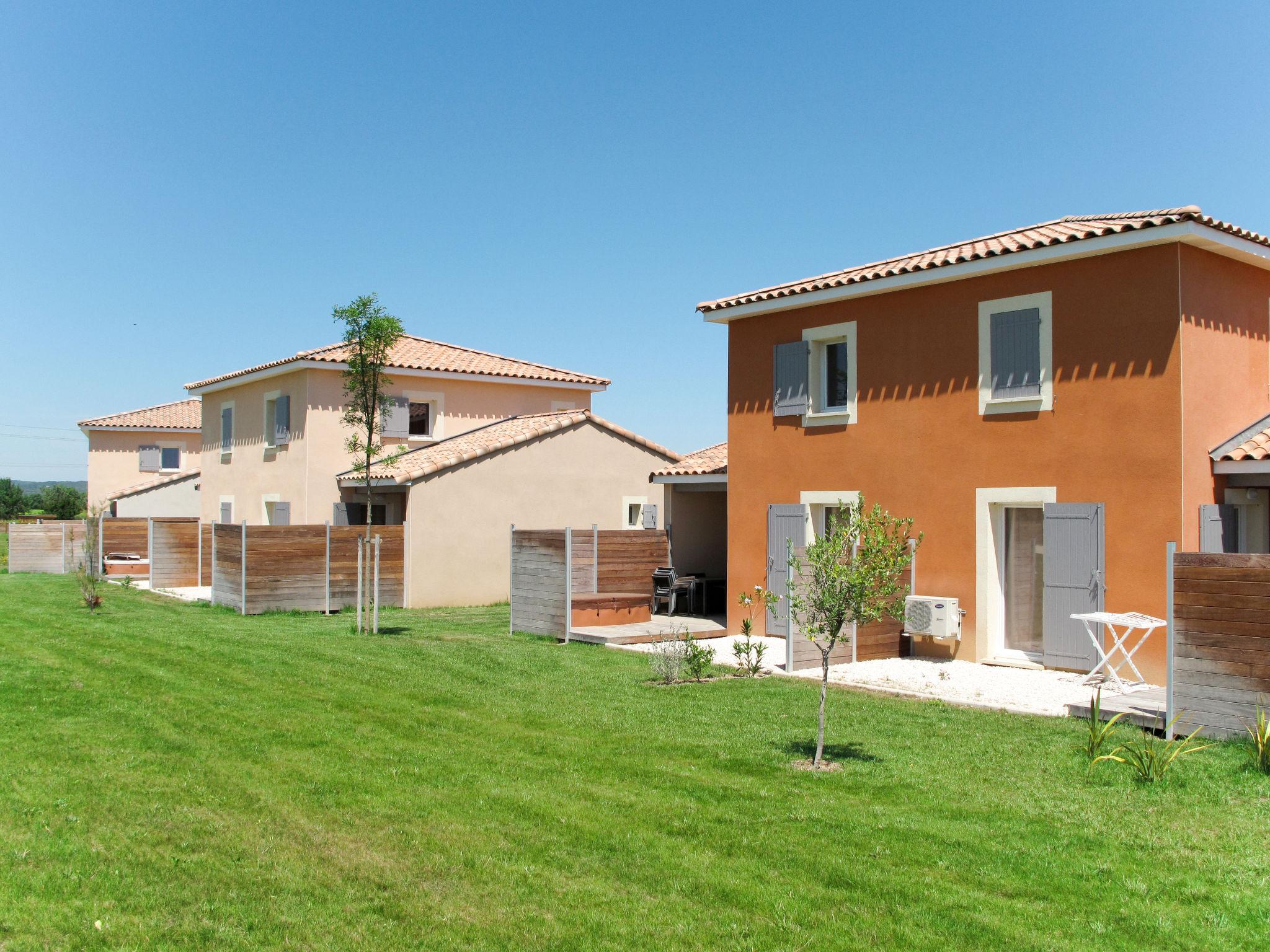 Foto 1 - Casa de 2 habitaciones en Fabrègues con piscina y jardín