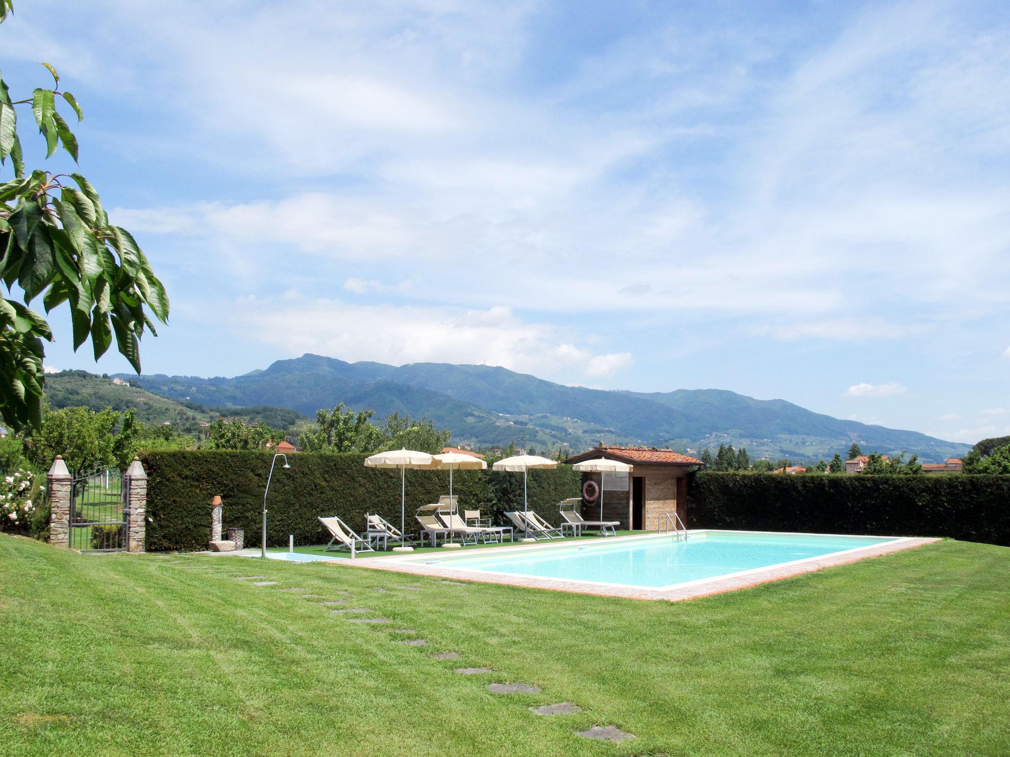 Foto 21 - Apartamento en Luca con piscina y jardín