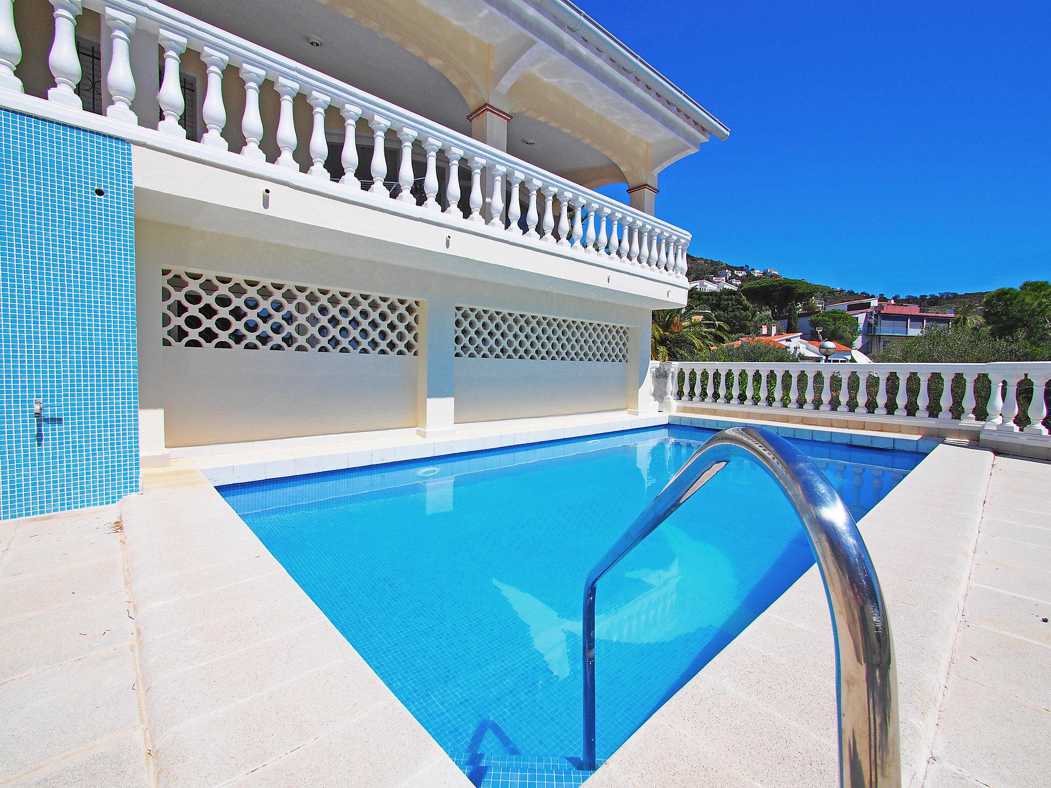 Photo 17 - Maison de 4 chambres à Roses avec piscine privée et vues à la mer