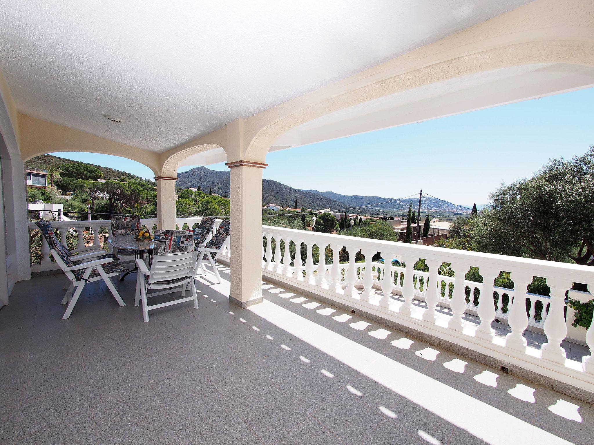 Photo 2 - Maison de 4 chambres à Roses avec piscine privée et vues à la mer