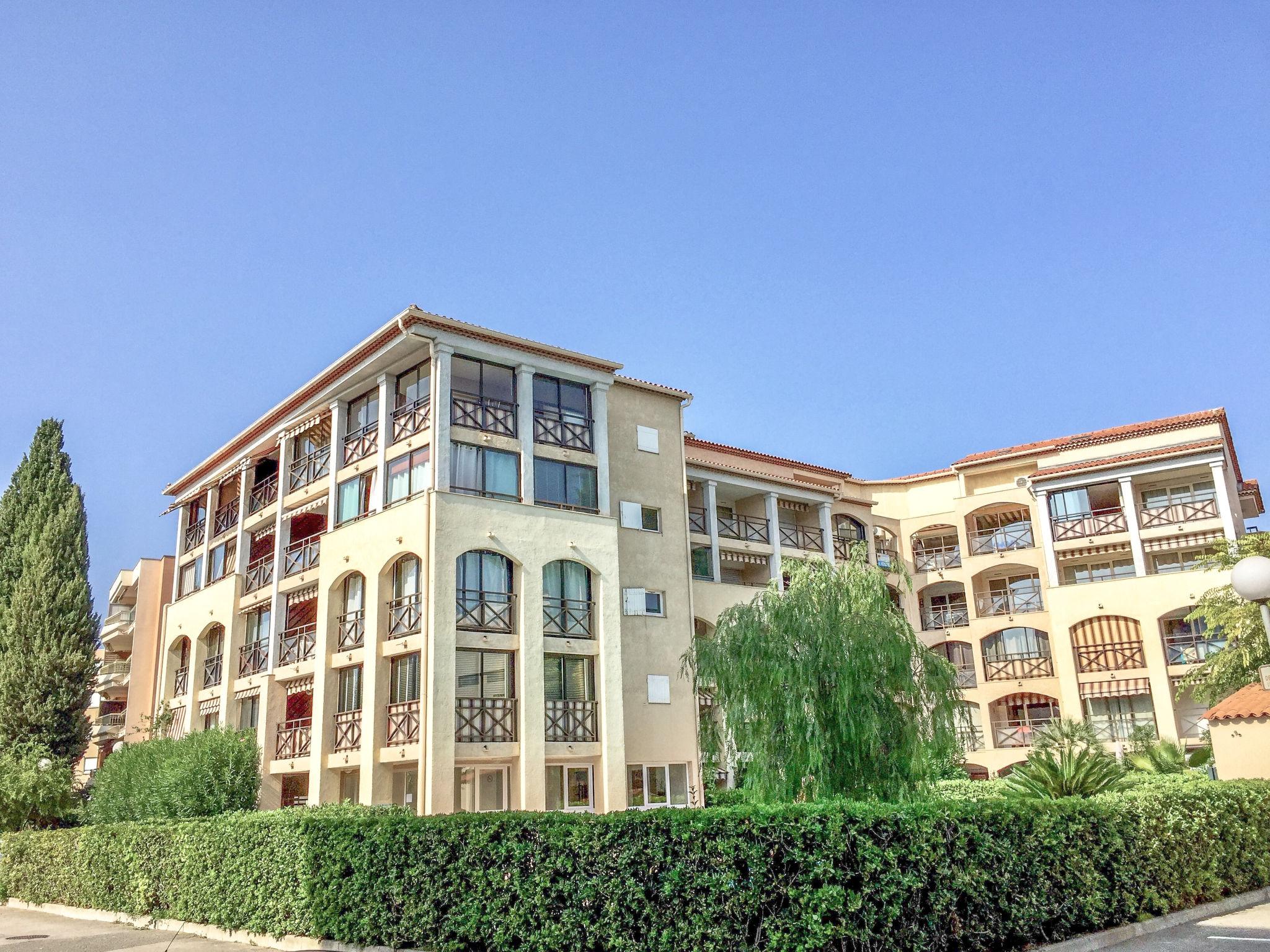 Photo 18 - Apartment in Sainte-Maxime with swimming pool and garden