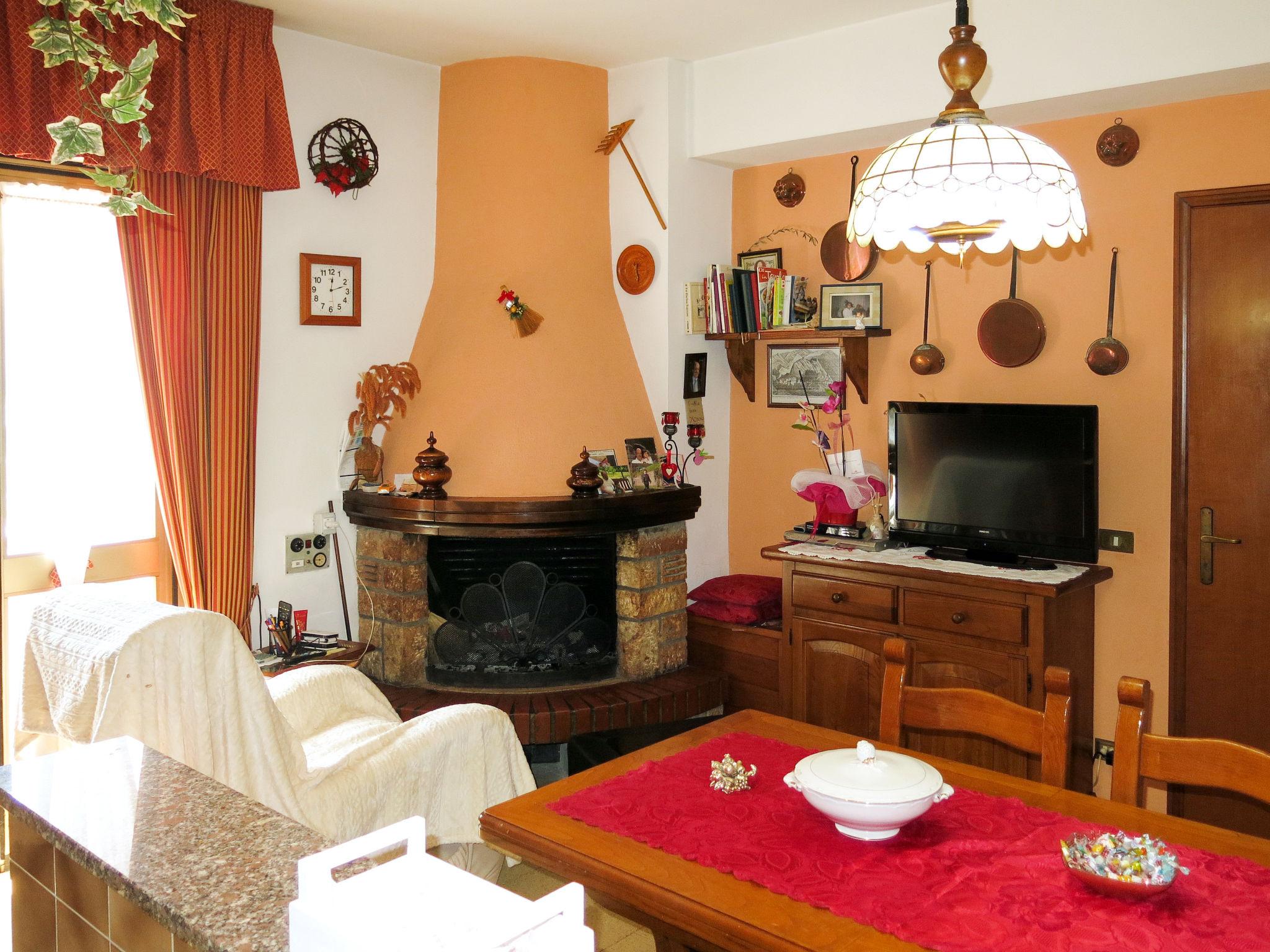 Photo 5 - 3 bedroom Apartment in Bagni di Lucca with swimming pool and garden
