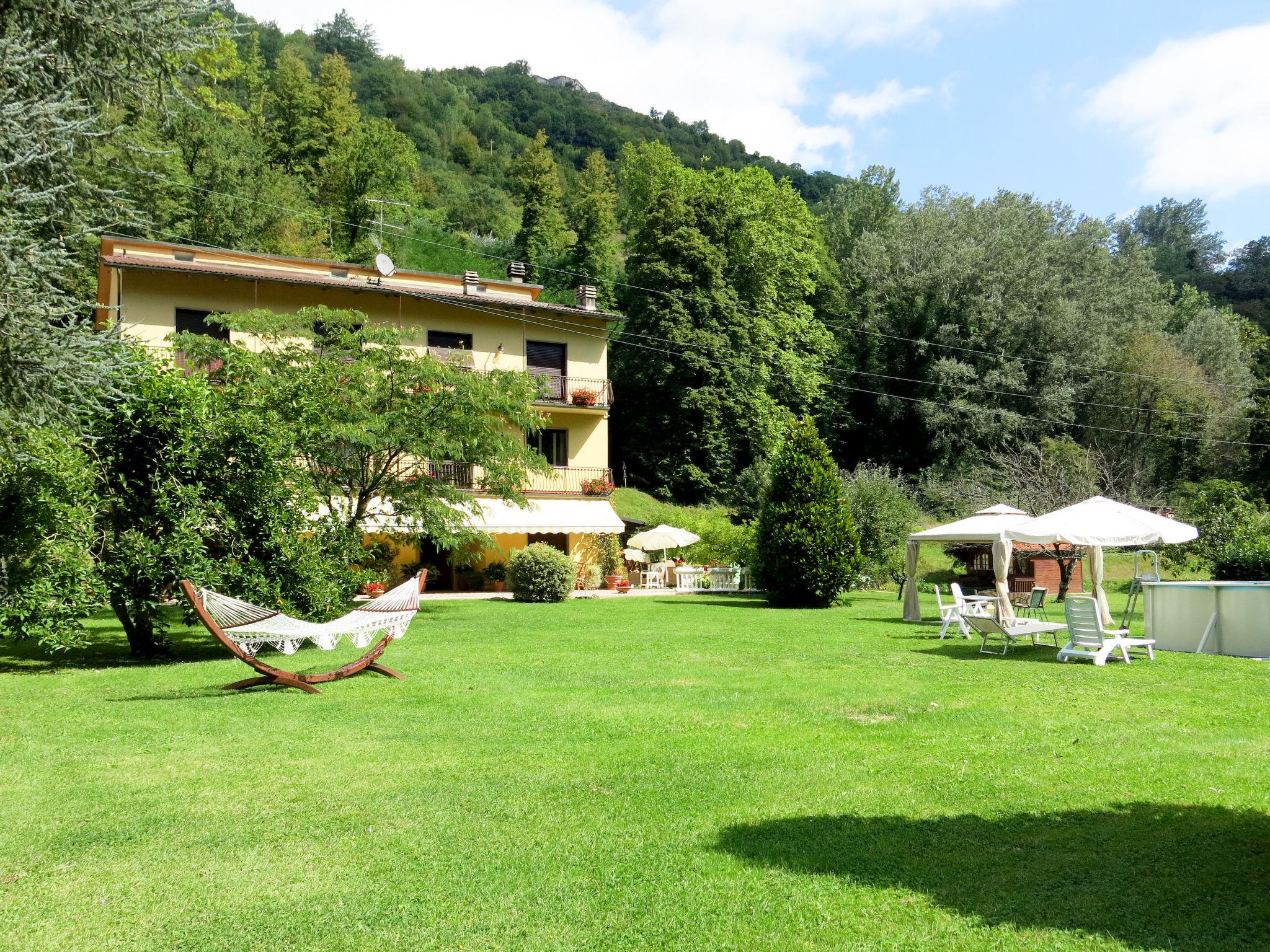 Foto 1 - Apartamento de 3 habitaciones en Bagni di Lucca con piscina y jardín