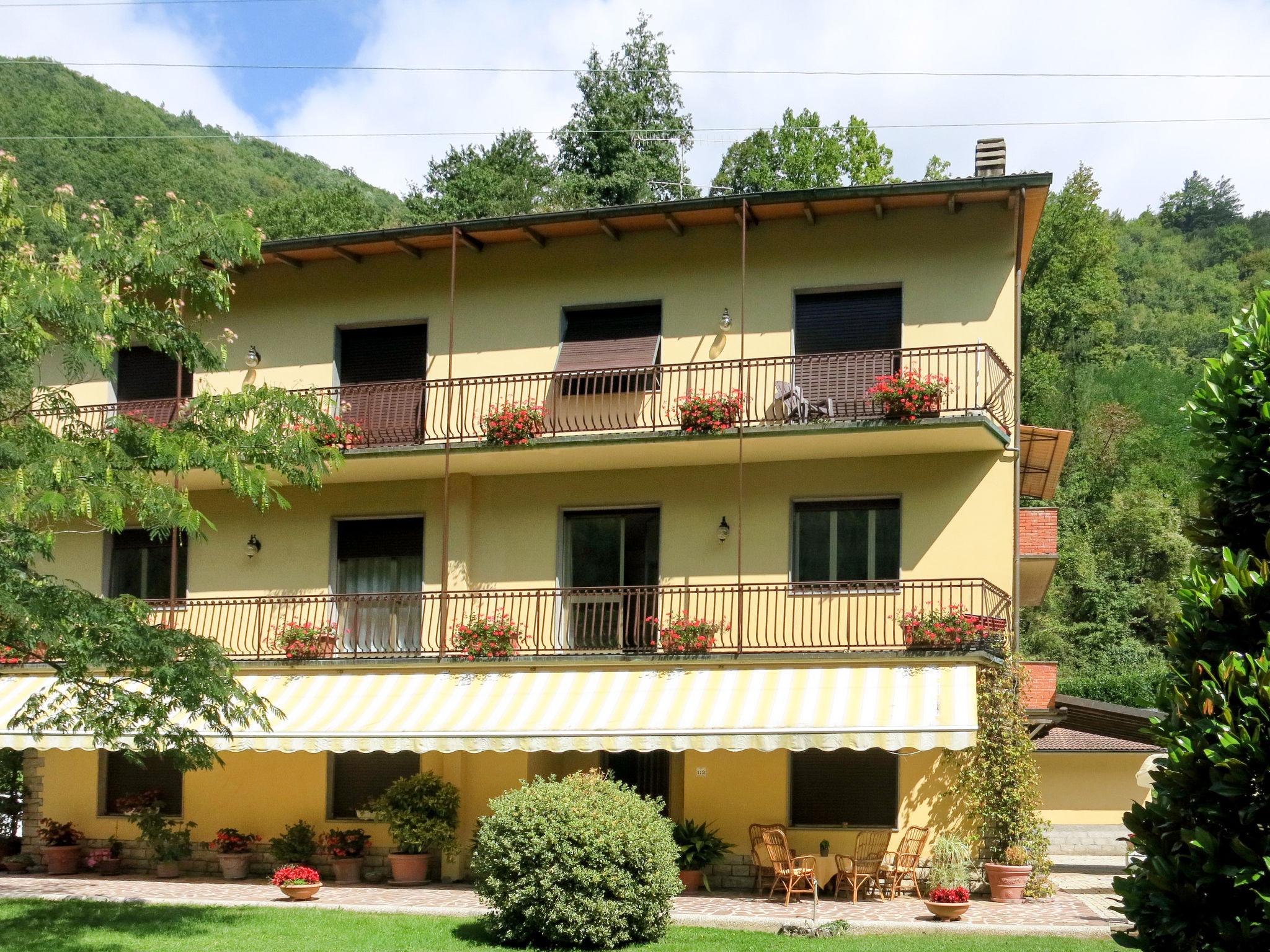 Foto 14 - Apartamento de 3 habitaciones en Bagni di Lucca con piscina y jardín