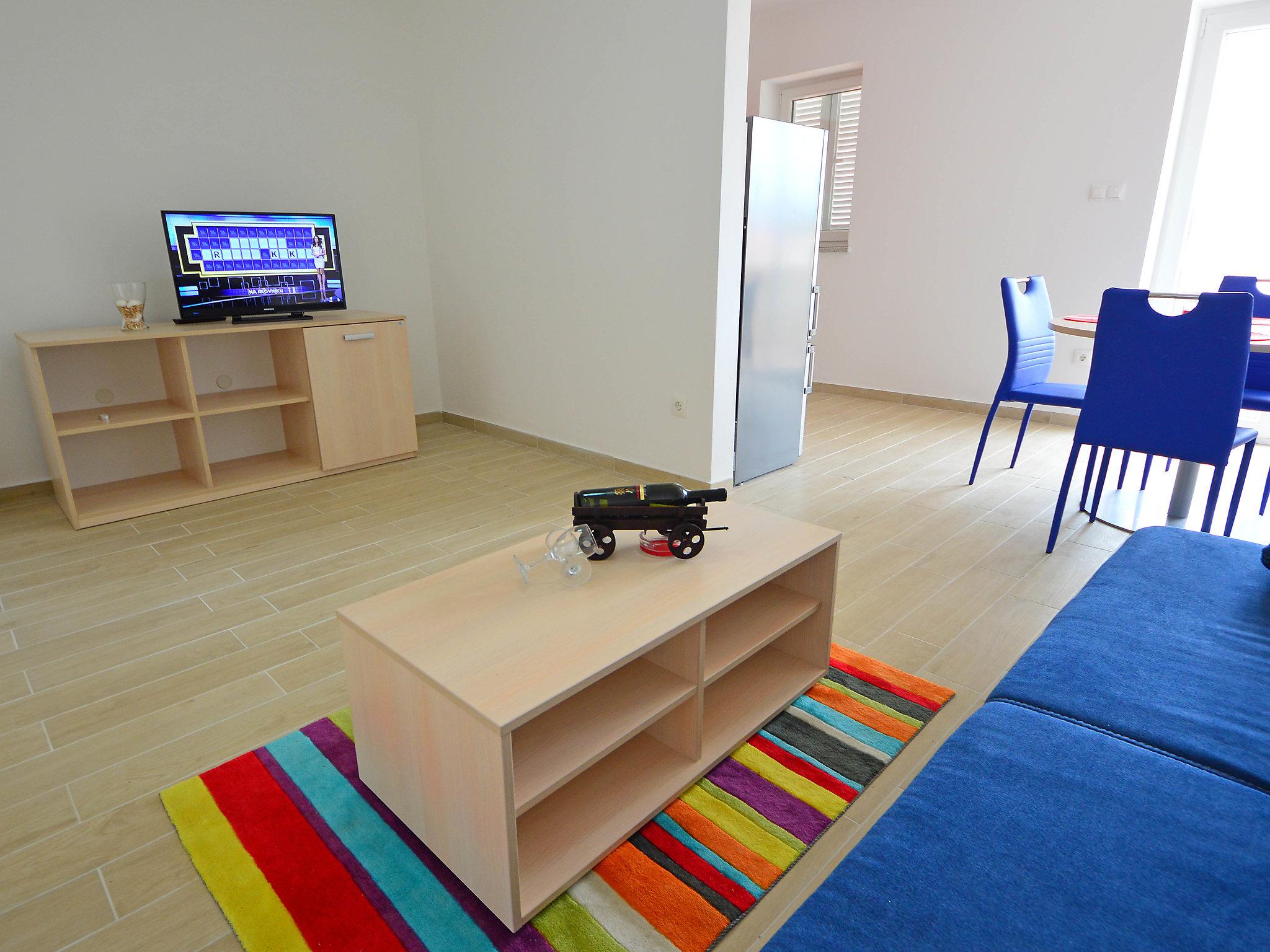 Foto 8 - Appartamento con 2 camere da letto a Dobrinj con vista mare