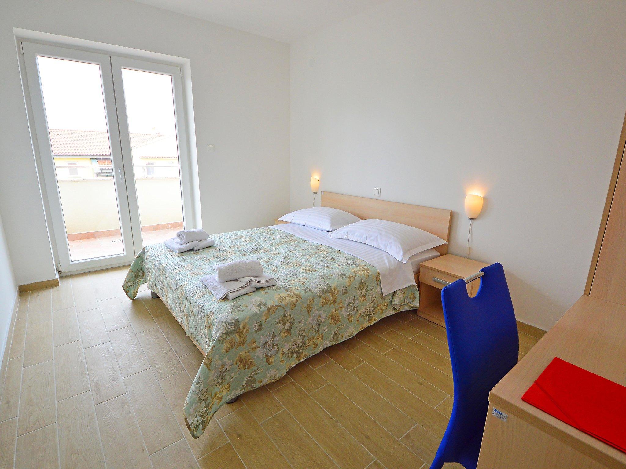 Foto 13 - Apartamento de 2 habitaciones en Dobrinj con vistas al mar