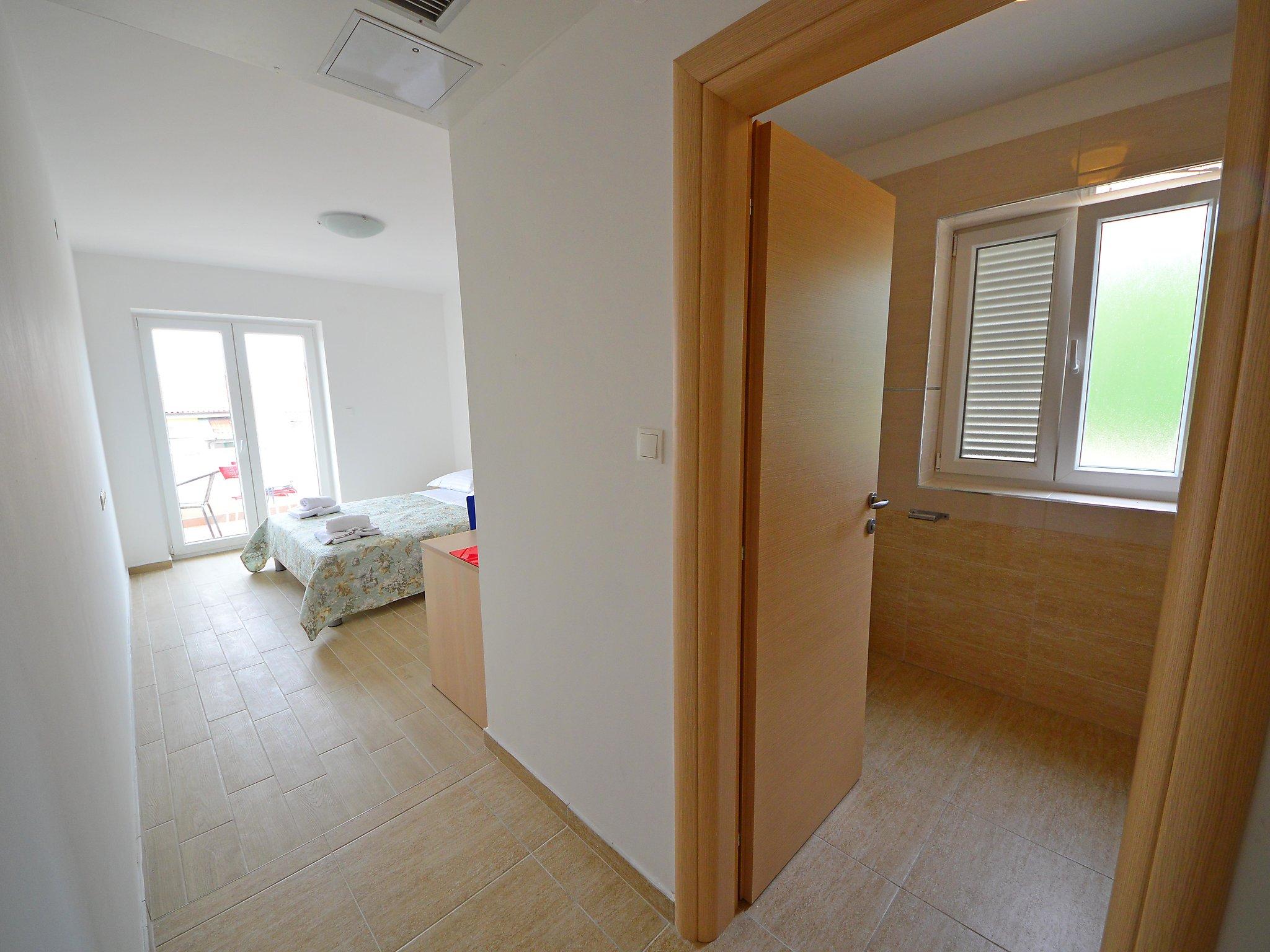 Foto 14 - Apartment mit 2 Schlafzimmern in Dobrinj mit blick aufs meer