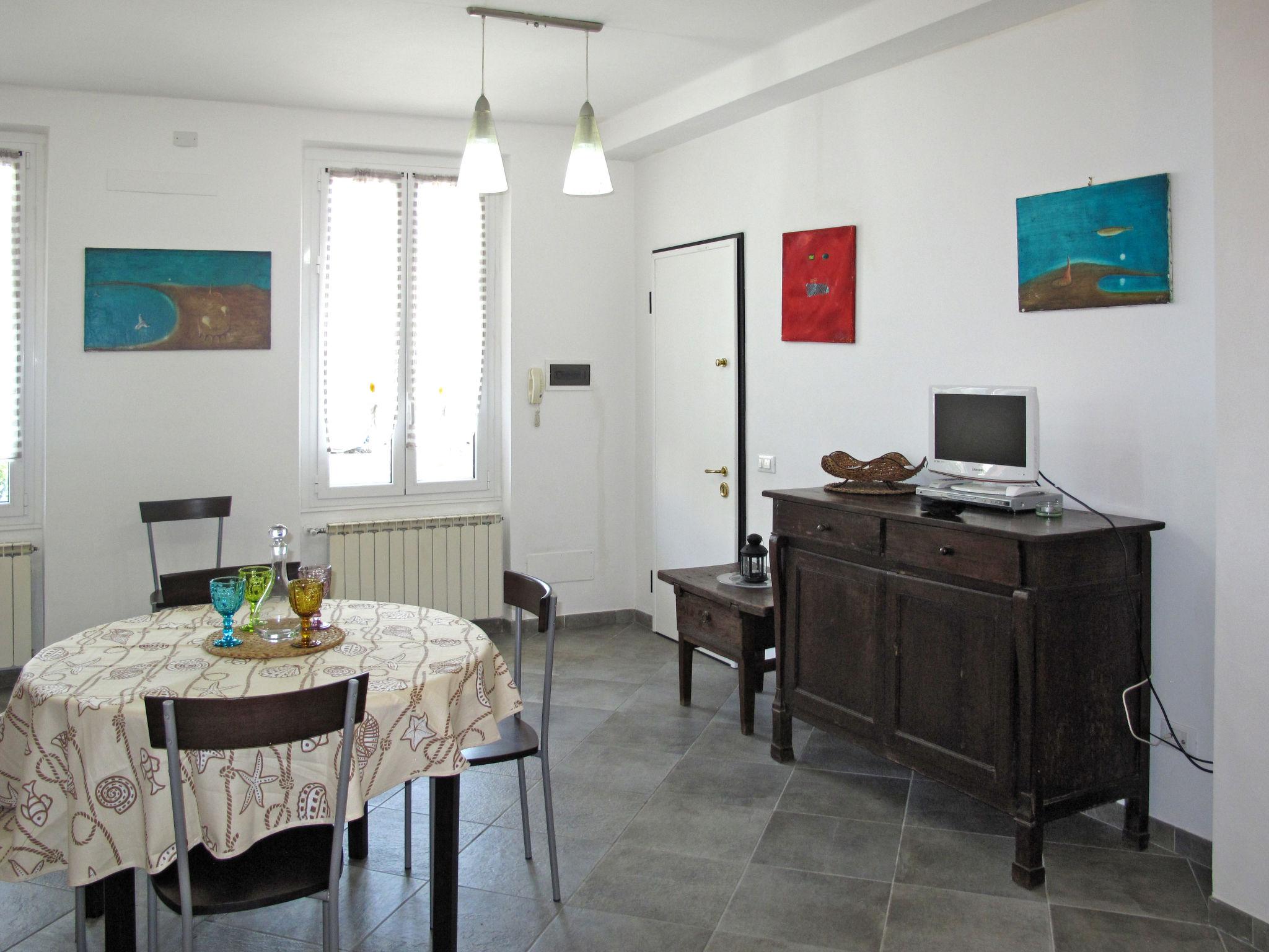 Photo 11 - 2 bedroom Apartment in Imperia with garden and terrace