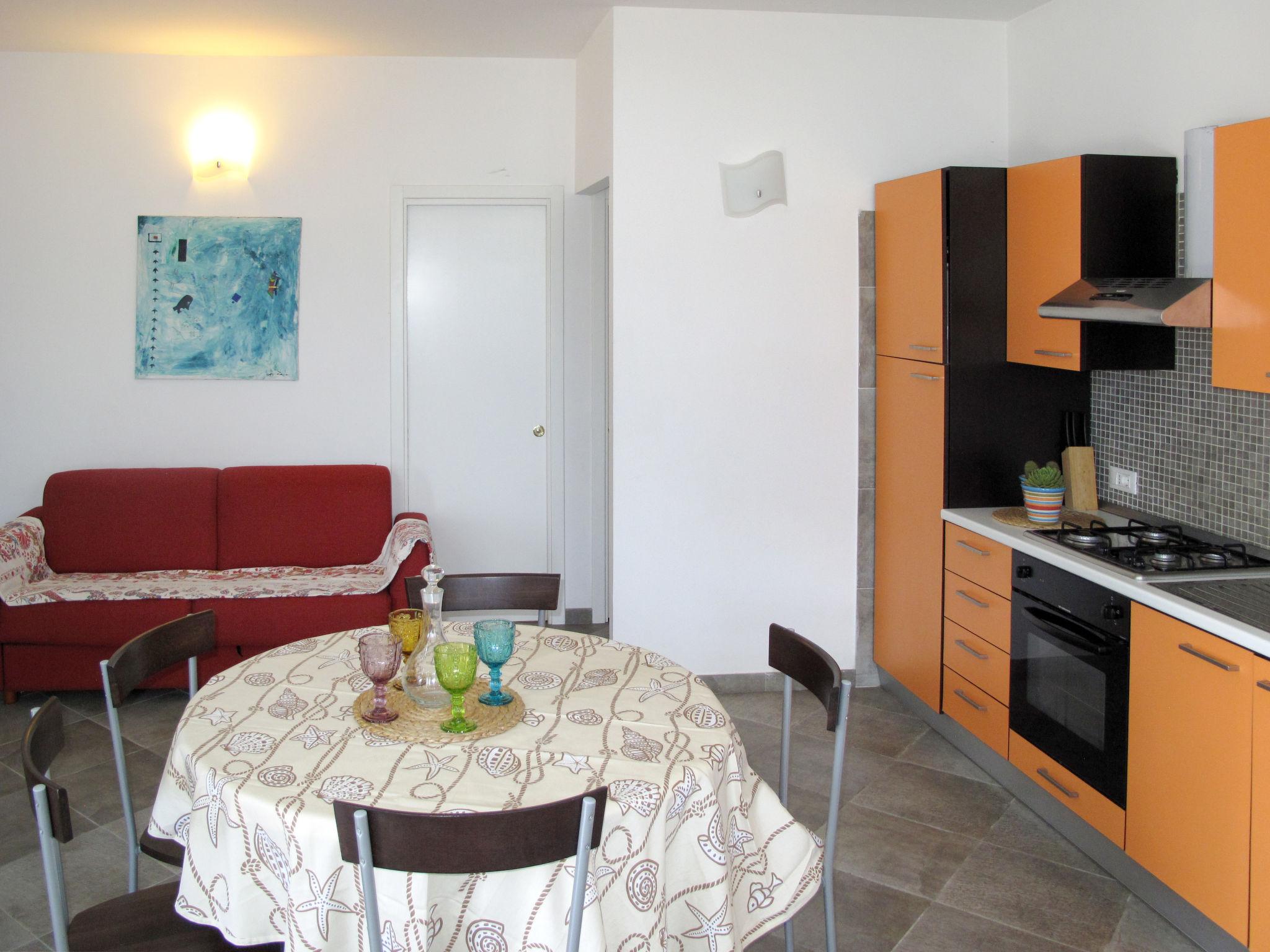 Photo 10 - 2 bedroom Apartment in Imperia with garden and terrace