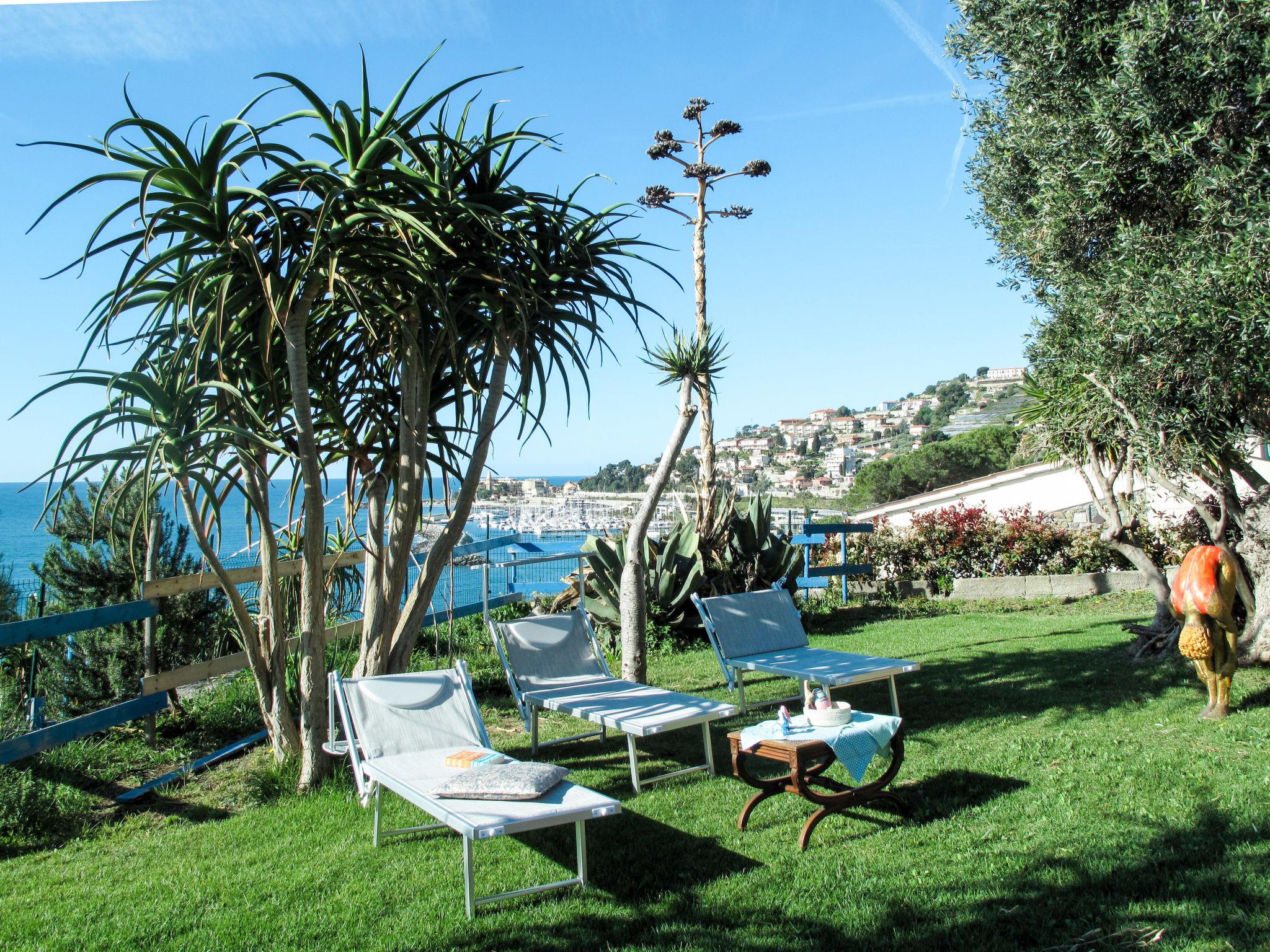 Photo 14 - 1 bedroom Apartment in Imperia with garden and sea view