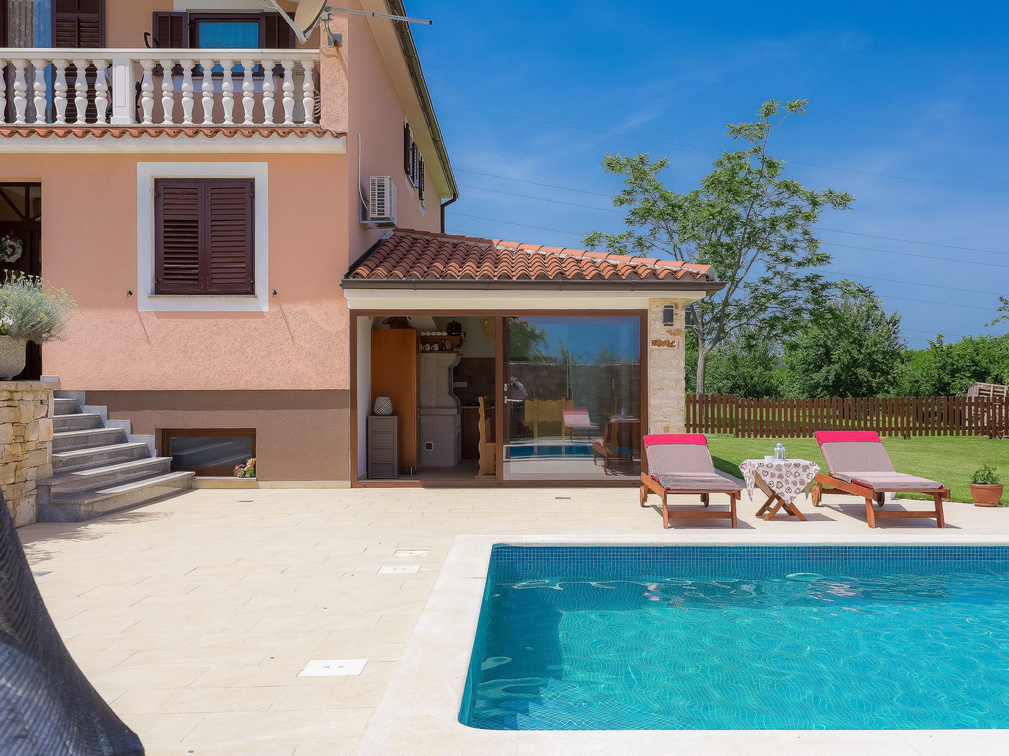 Photo 38 - Maison de 5 chambres à Barban avec piscine privée et jardin