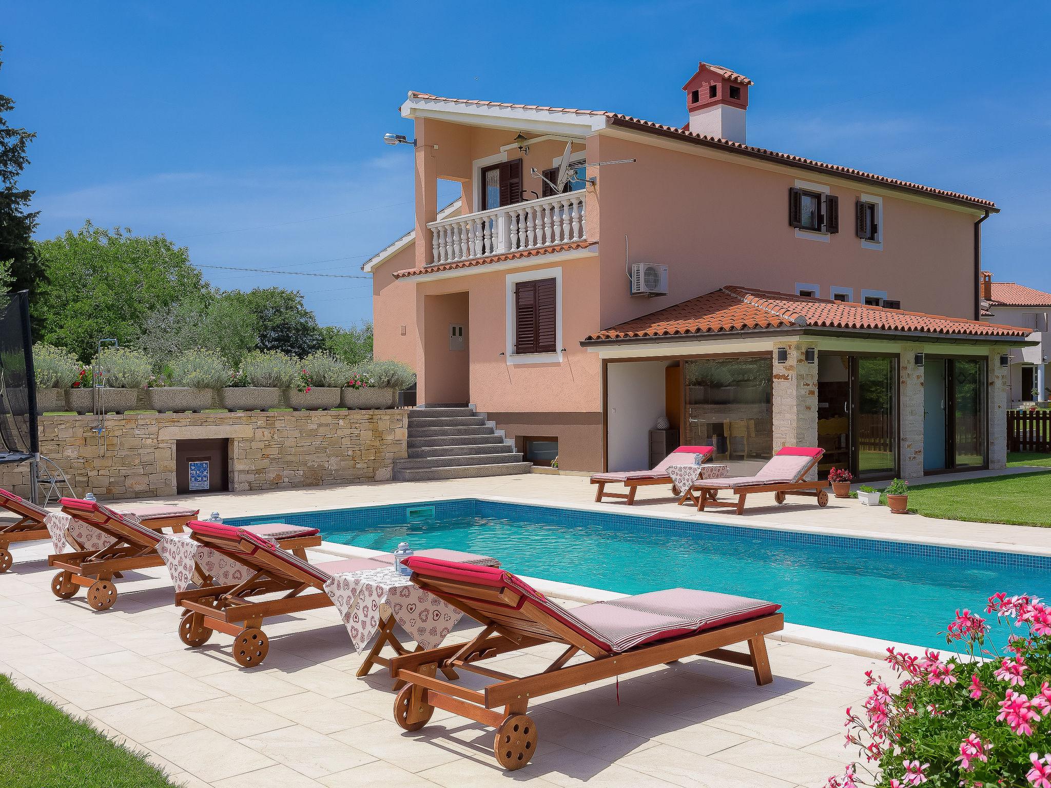 Photo 1 - Maison de 5 chambres à Barban avec piscine privée et vues à la mer